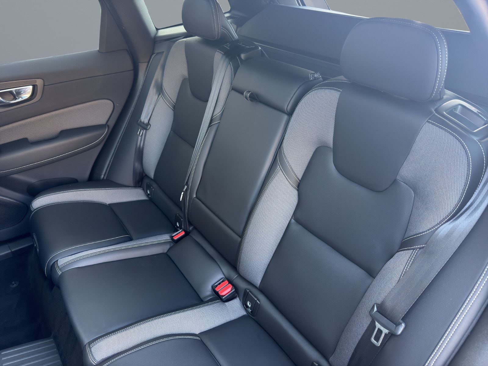 Volvo XC60 T8 R Design Plug-In Hybrid AWD+Headup+Pano