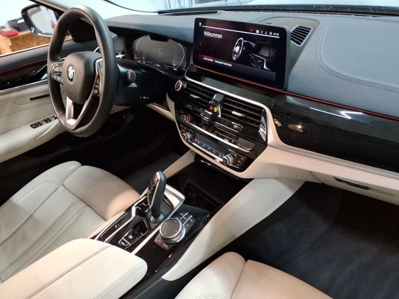 BMW 520d xDrive Aut. Luxury Line Navi Leder