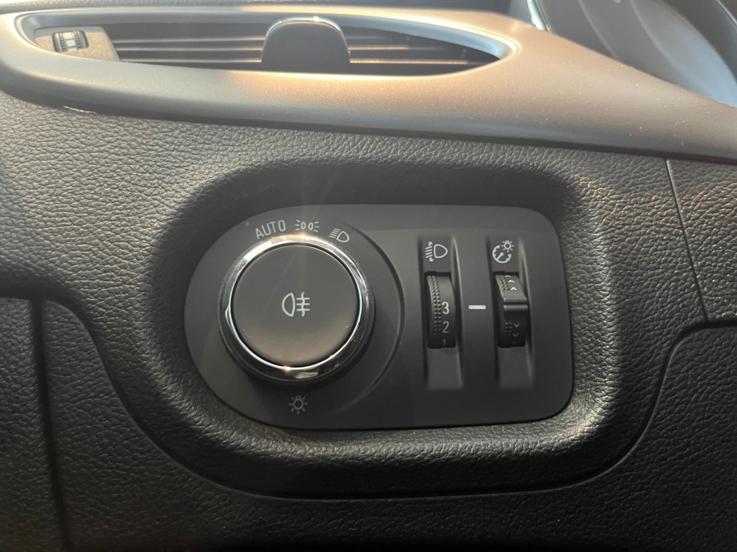 Opel Astra 1.5 D ST Edition - Samsaru's Car Outlet