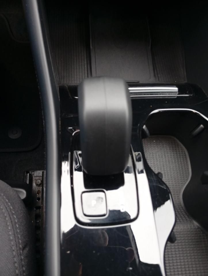 Volvo XC40 Twin Core Pure Electric AWD/AHK/GJR/Wärmepu