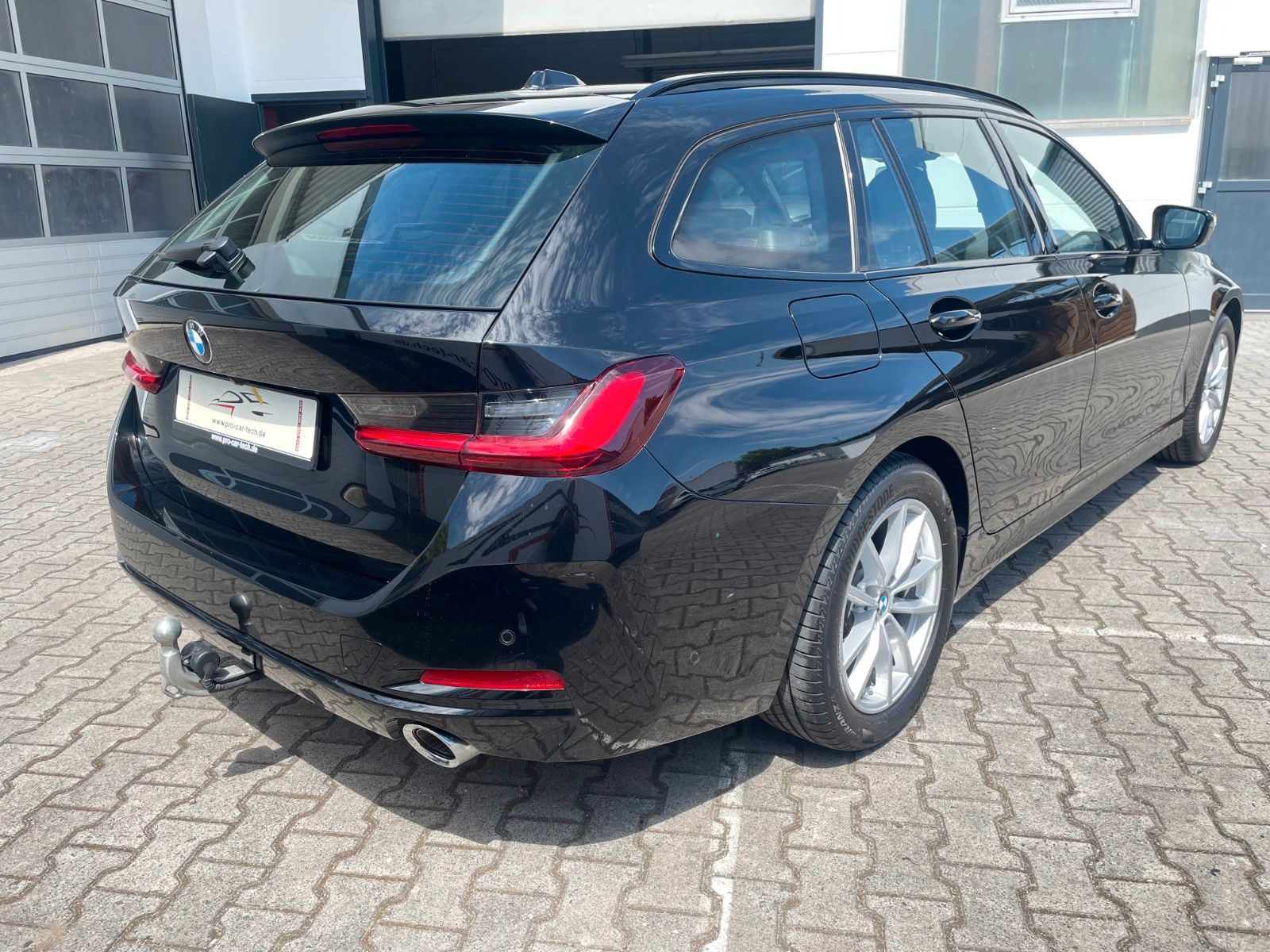 BMW 320d xDrive Touring - Samsaru's Car Outlet