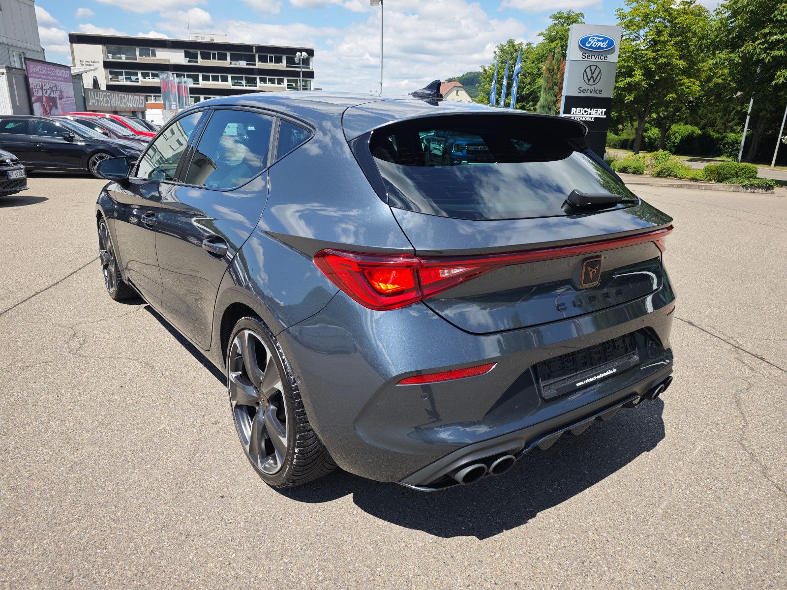 Cupra Leon VZ 300PS DSG - Samsaru's Car Outlet