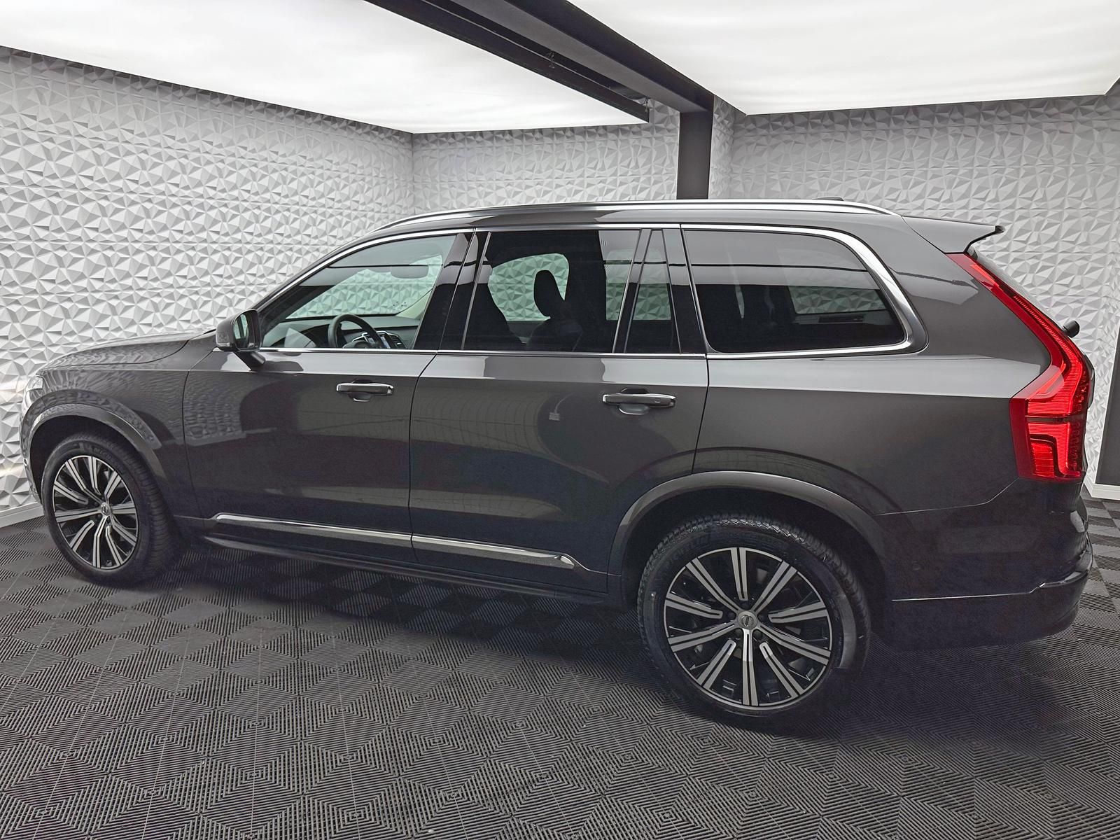 Volvo XC90 B5 PLUS AWD Bright - Samsaru's Car Outlet