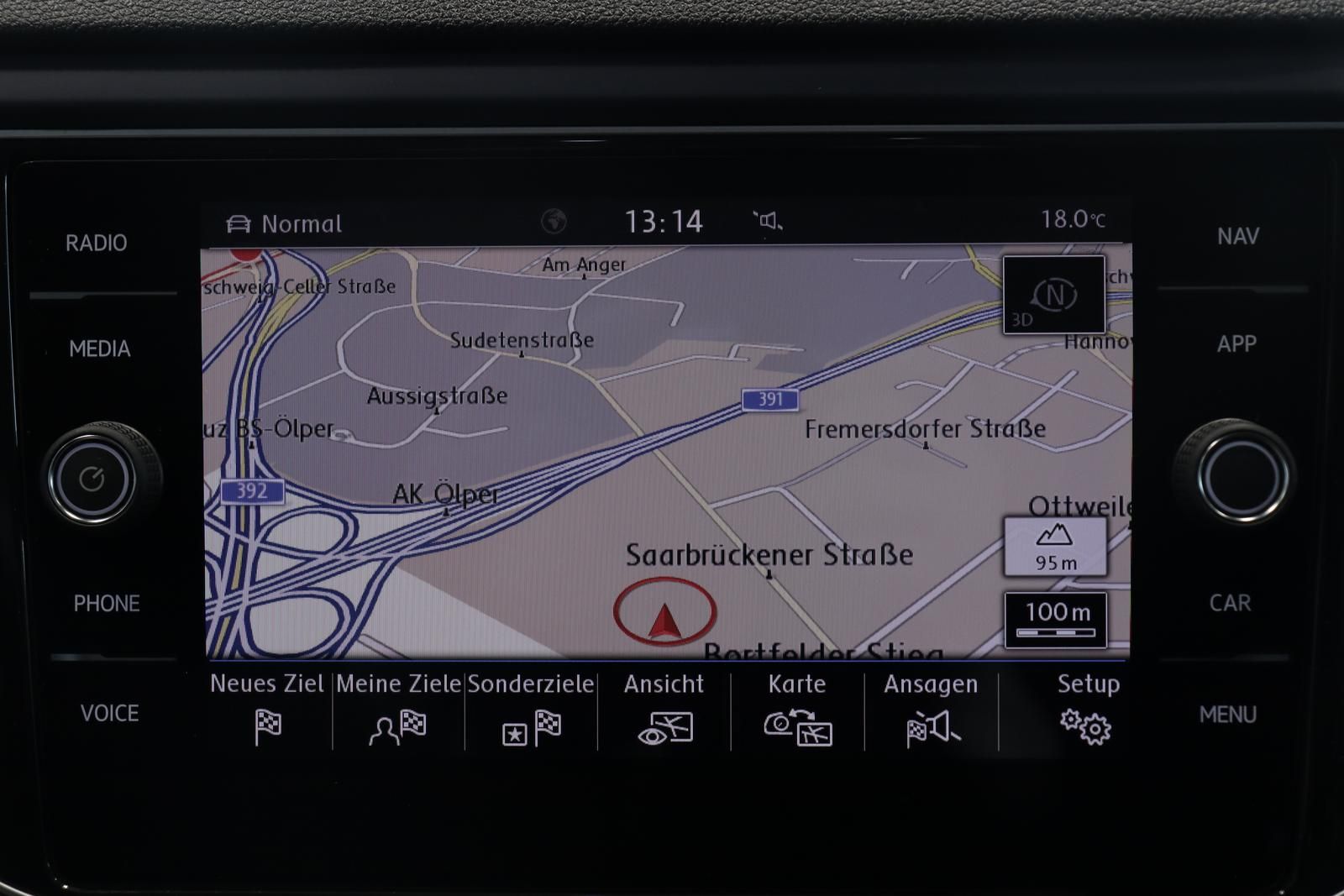 Volkswagen T-Roc 1.5 TSI DSG Style R-LINE - Samsaru's Car Outlet