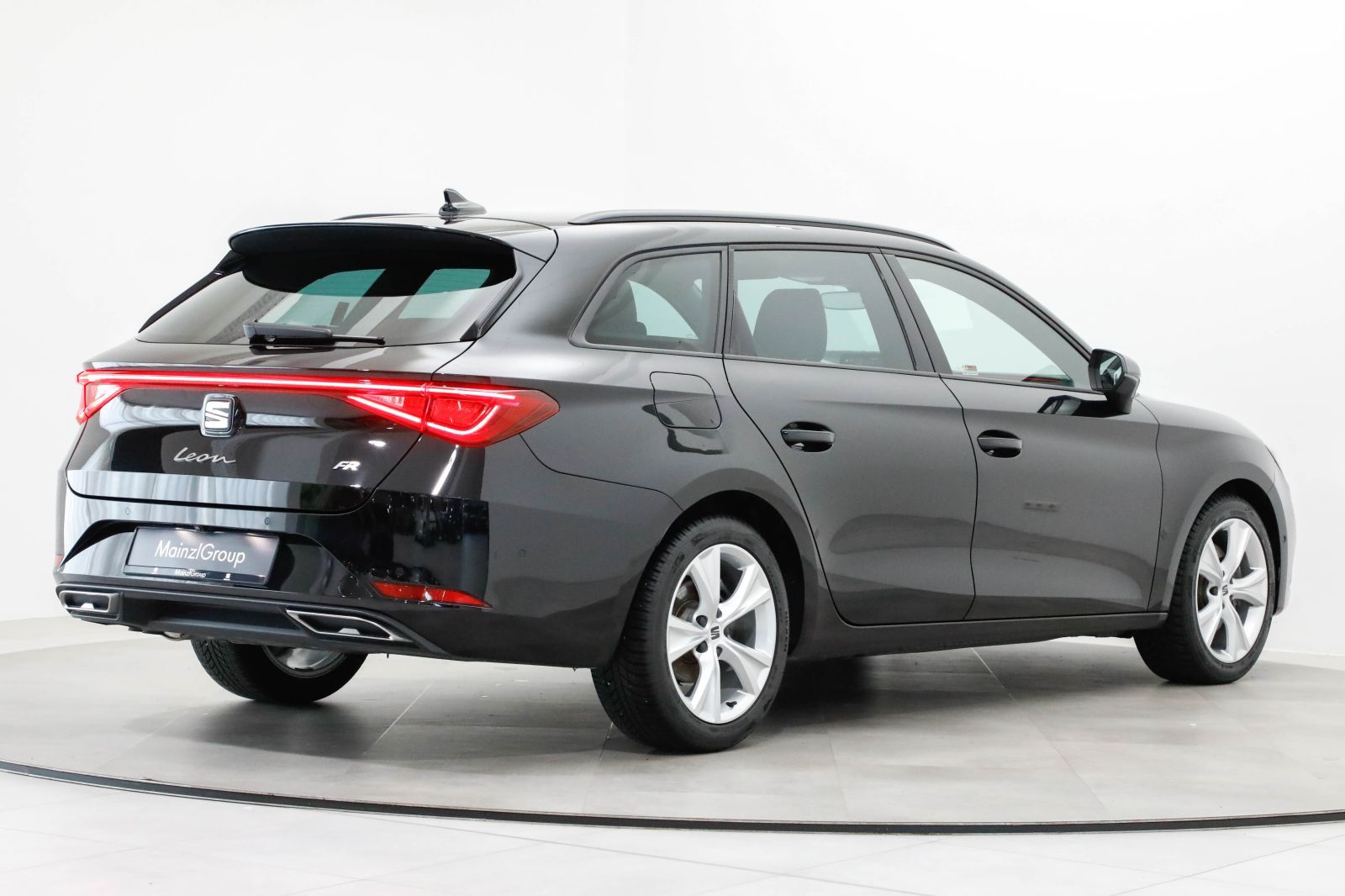Seat Leon ST 2.0 TDI DSG FR AHK Navi Kamera ACC LED