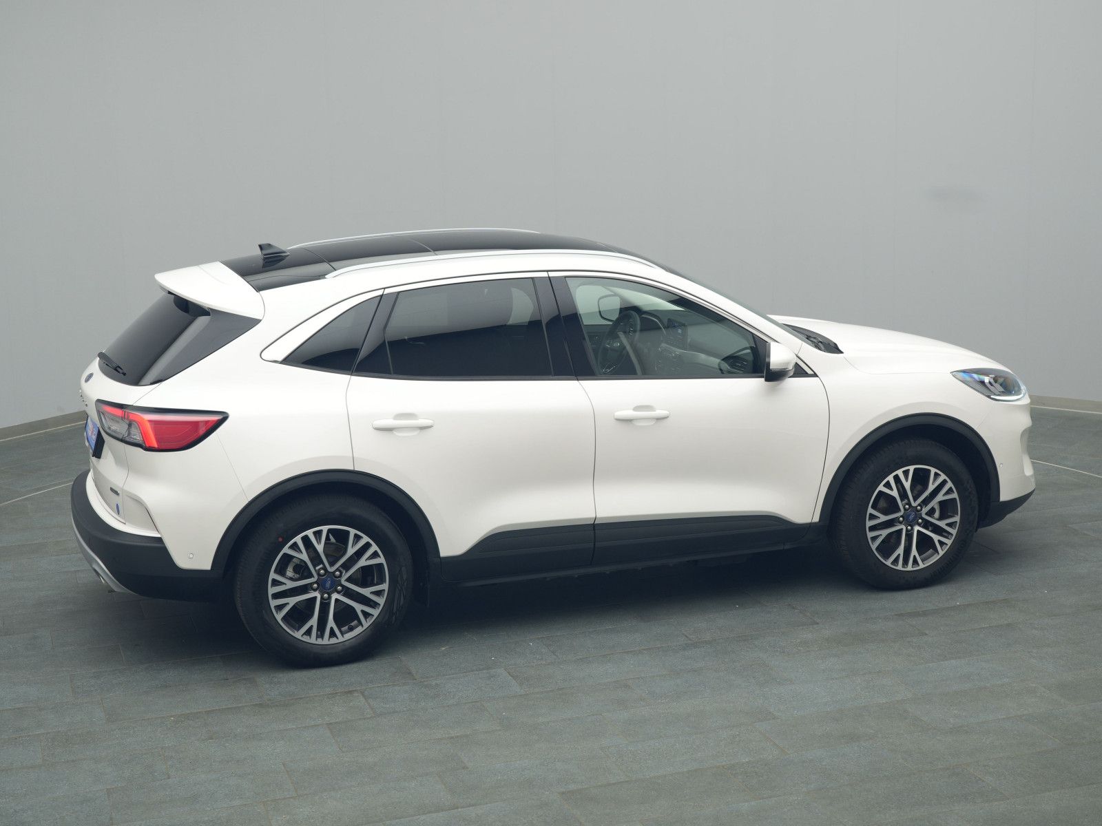 Ford Kuga Titanium X 225PS Plug-in-Hybrid Aut. - Samsaru's Car Outlet