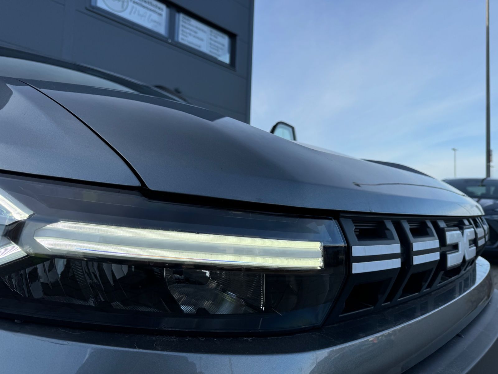 Dacia Duster III Hybrid 140 Extreme - Samsaru's Car Outlet