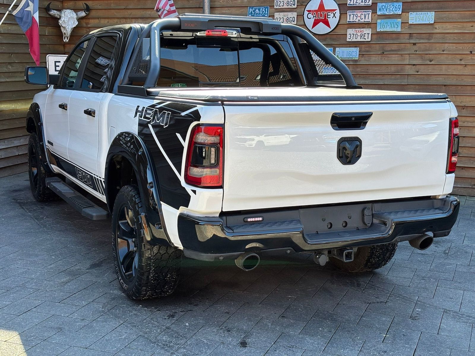 Dodge RAM 1500 Laramie 5.7L 12Zoll Display 4x4 AHK