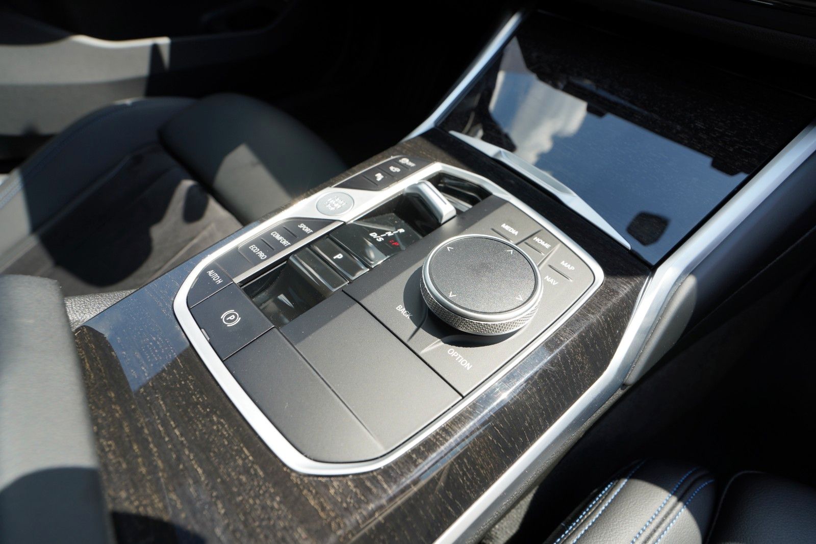 BMW 320d*xDrive*M Sport*H&K*Schiebedach*STHZ*360°*