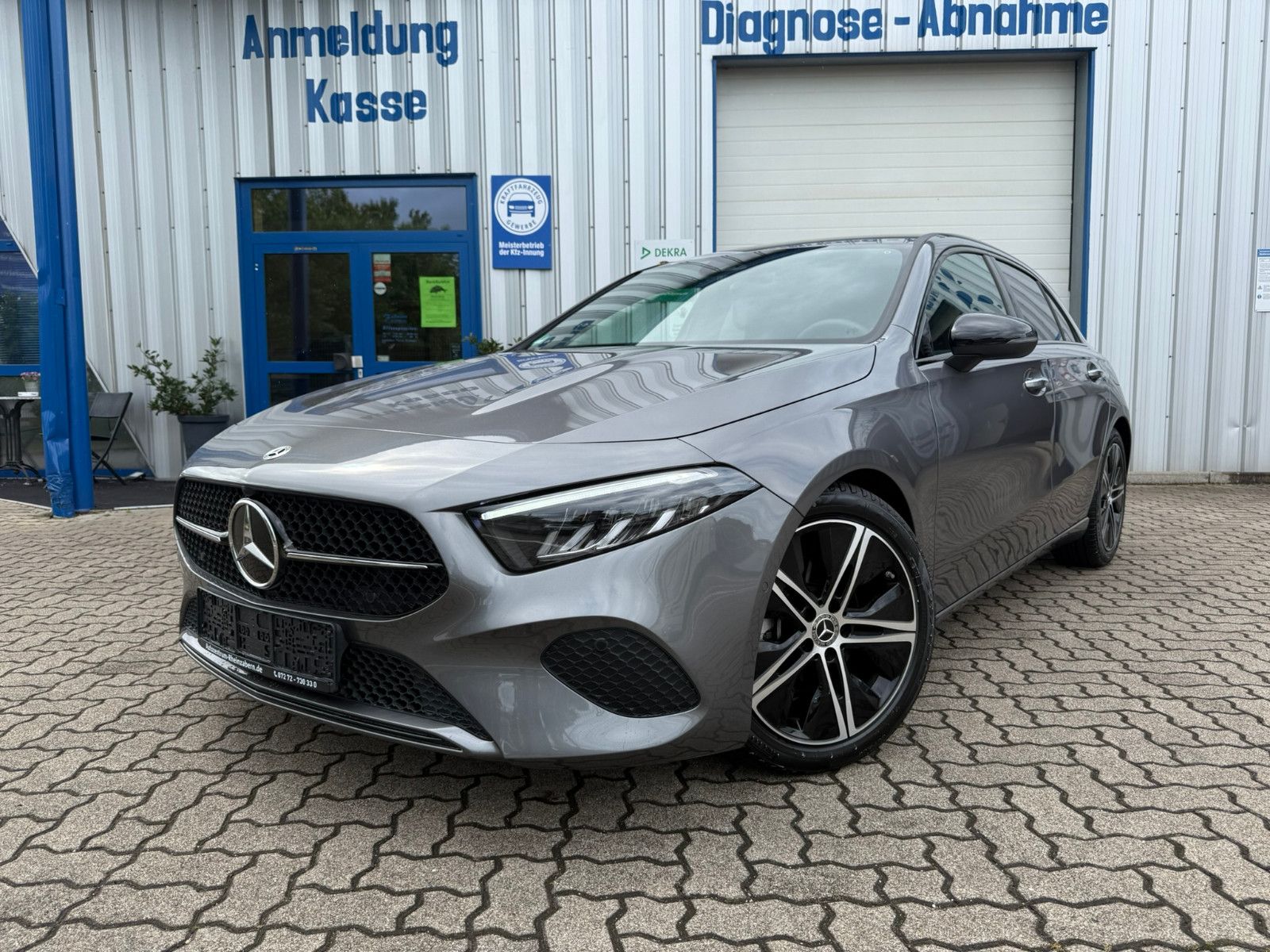 Mercedes-Benz A200 - Samsaru's Car Outlet