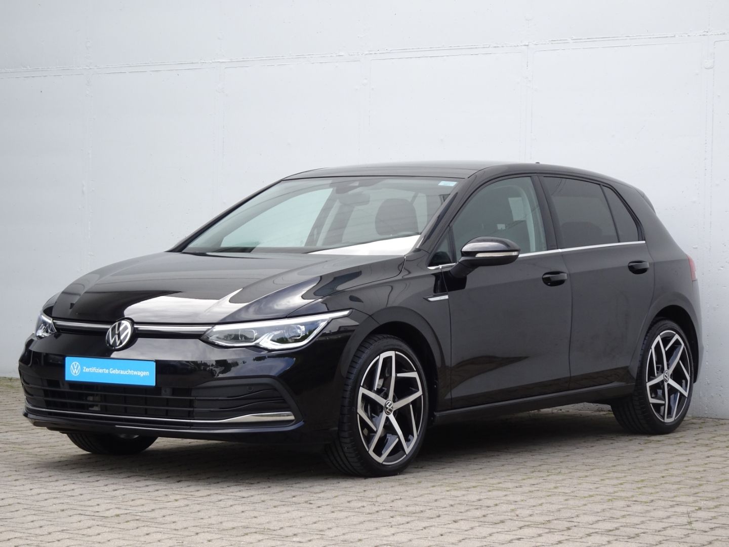 Volkswagen Golf VIII 1.5 eTSI DSG Style - Samsaru's Car Outlet