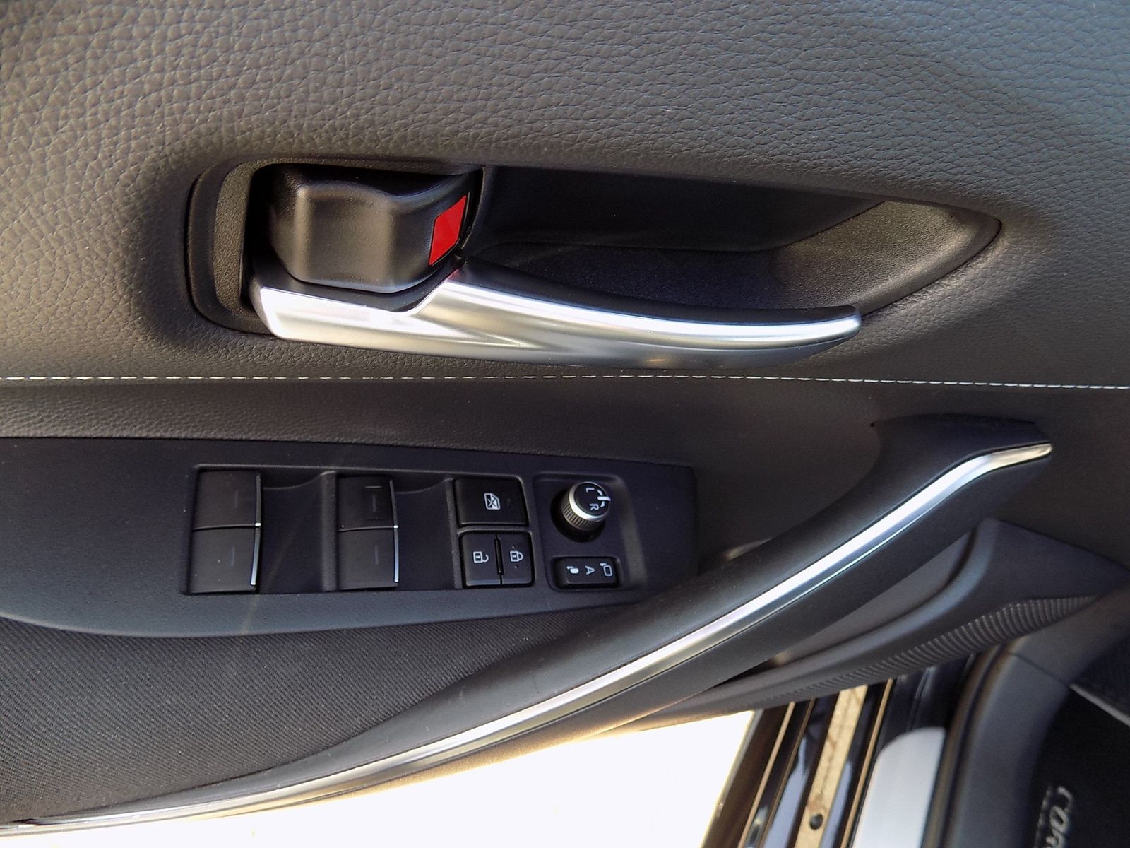 Toyota Corolla Touring Sports 2.0 l Hybrid Team D - Samsaru's Car Outlet