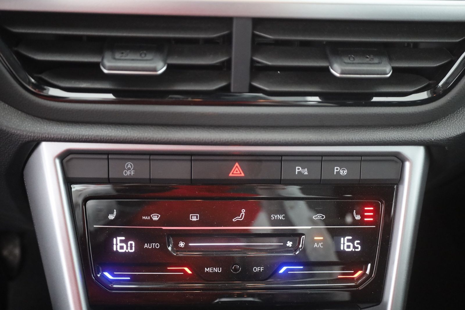Volkswagen T-Roc 1.5 TSI DSG - Samsaru's Car Outlet