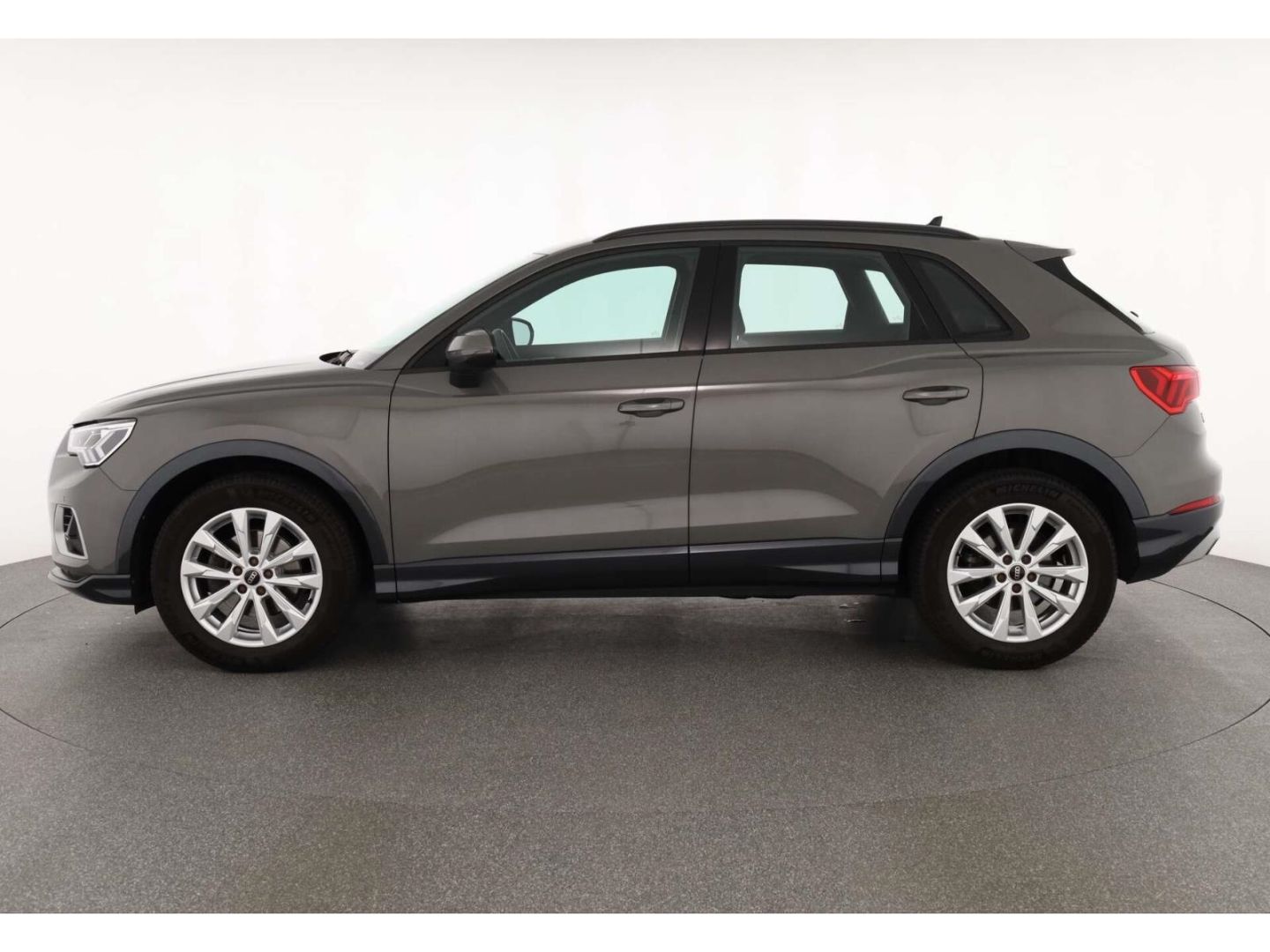 Audi Q3 35 TDI quattro advanced - Samsaru's Car Outlet
