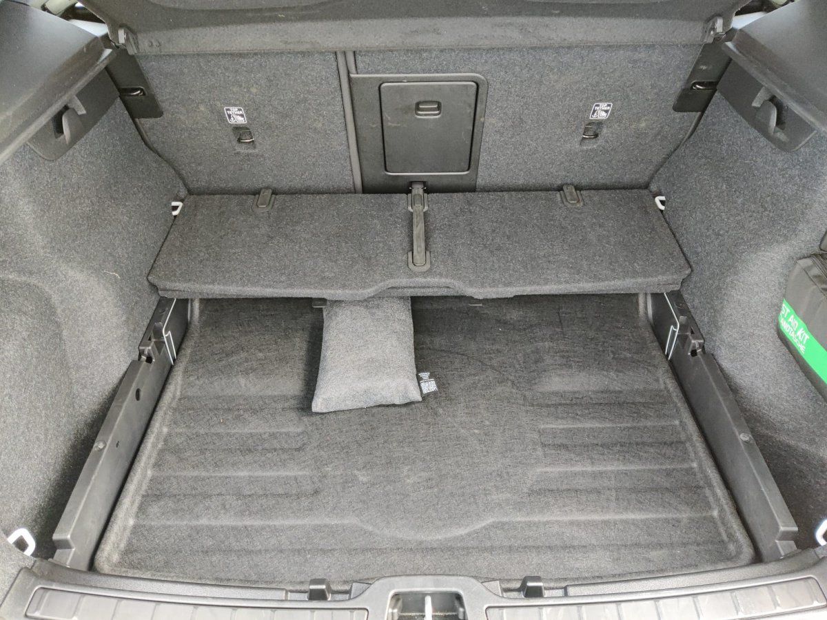 Volvo XC40 B3 Core, 360°-Kamera, Winterräder, LED