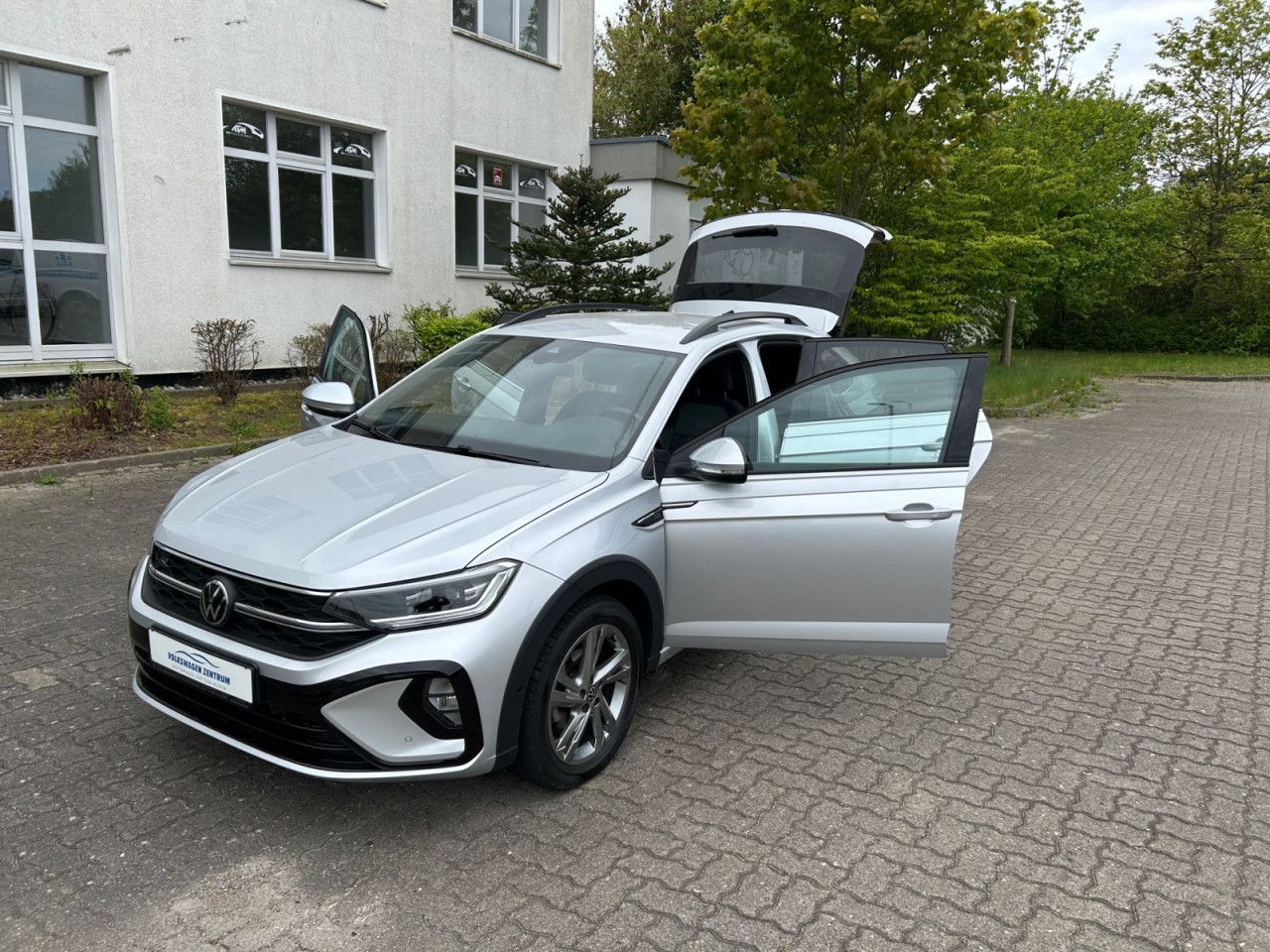 Volkswagen Taigo 1.0 TSI DSG R-Line - Samsaru's Car Outlet