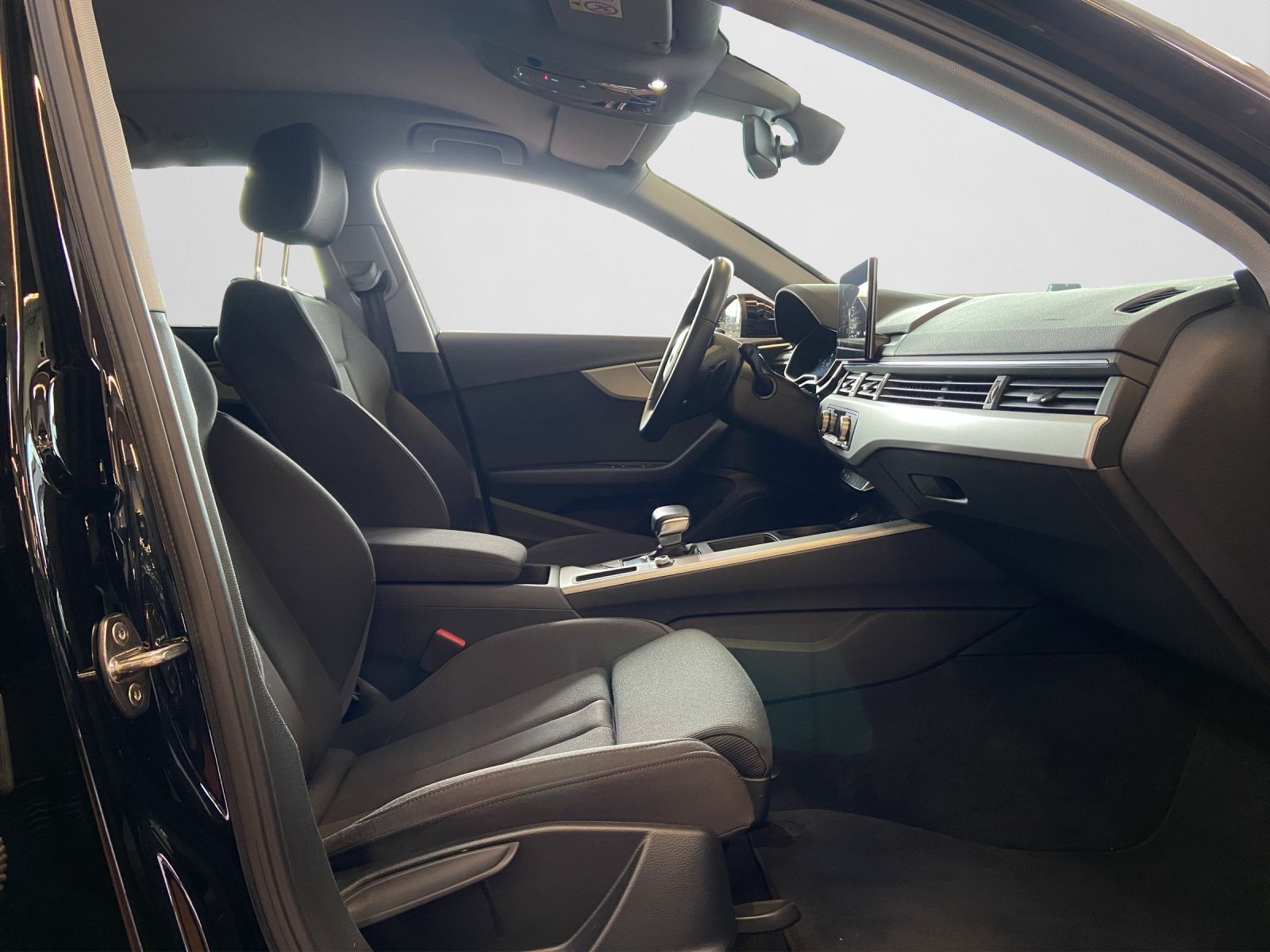 Audi A4 Avant 40 TFSI S tronic - Samsaru's Car Outlet