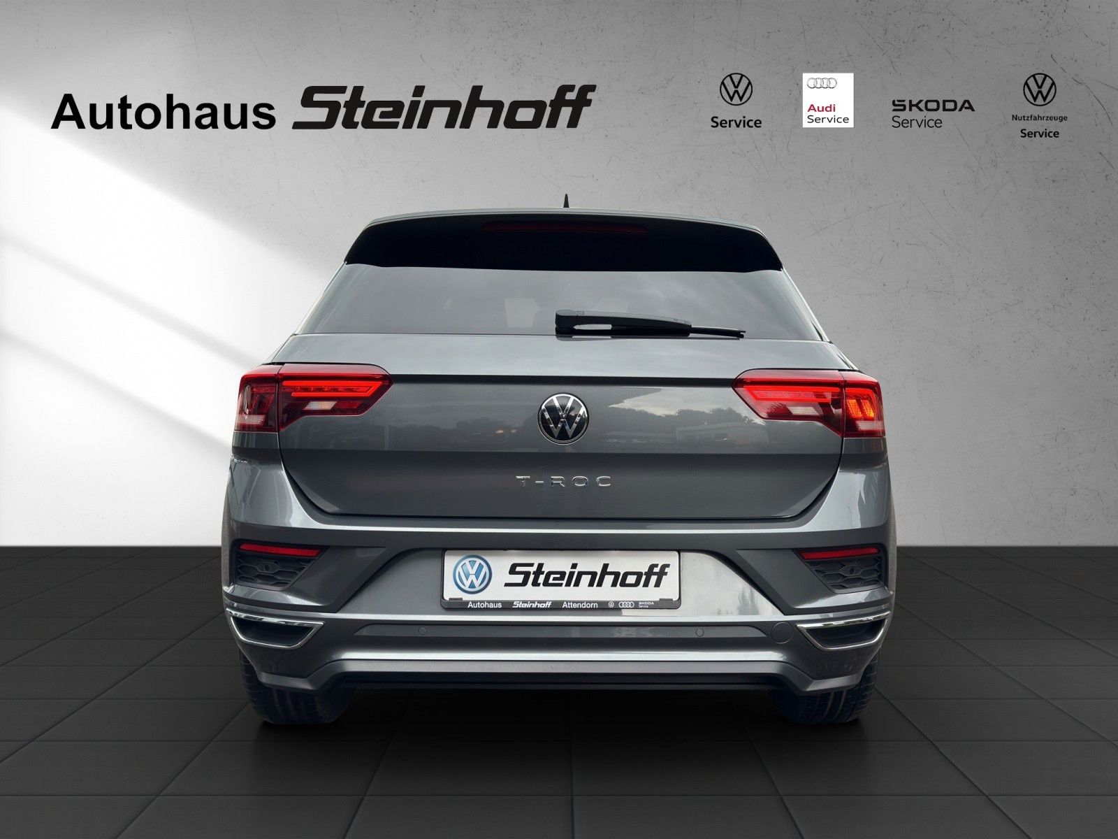Volkswagen T-Roc R-Line DSG - Samsaru's Car Outlet