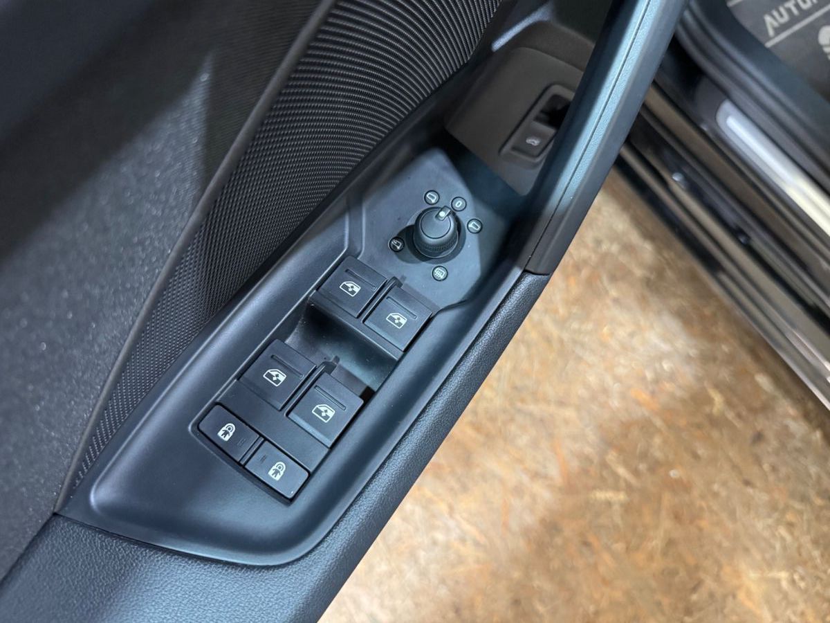 Audi A3 Limousine 35 TDI 2.0DSG/CAM/LED/SHZ/GARANTIE