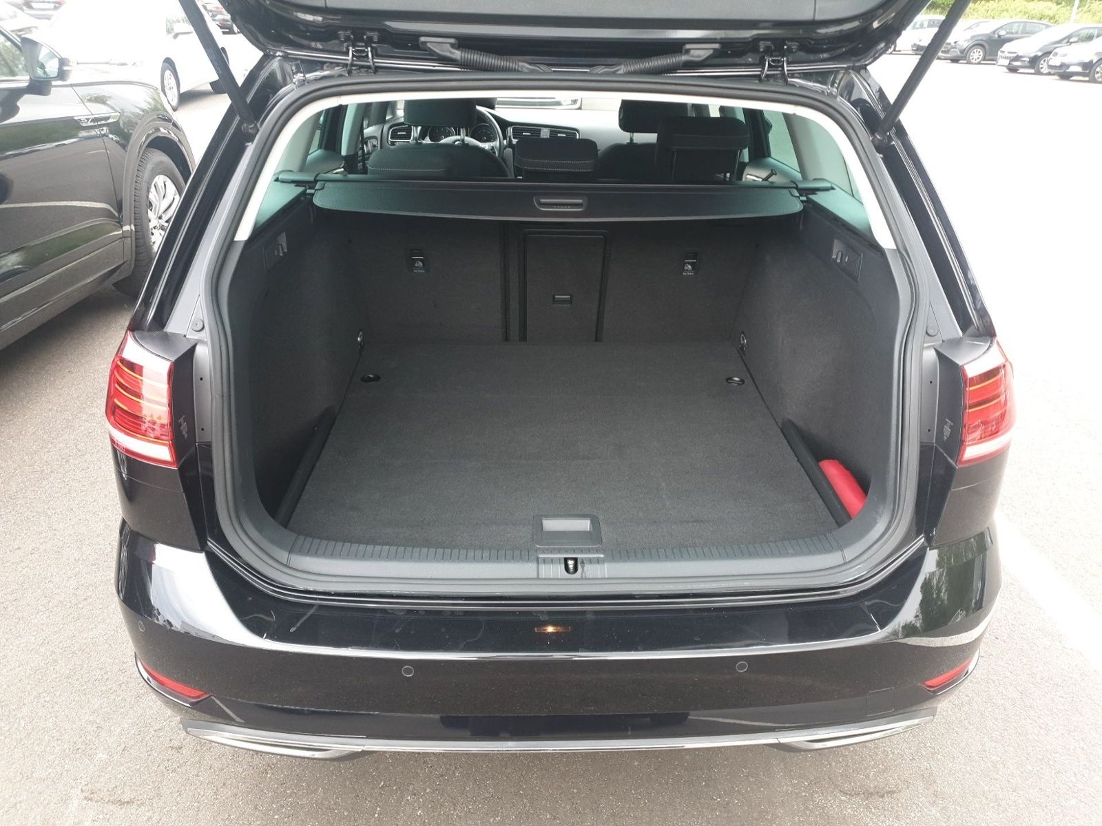 Volkswagen Golf VII Variant 1.5 TSI DSG - Samsaru's Car Outlet