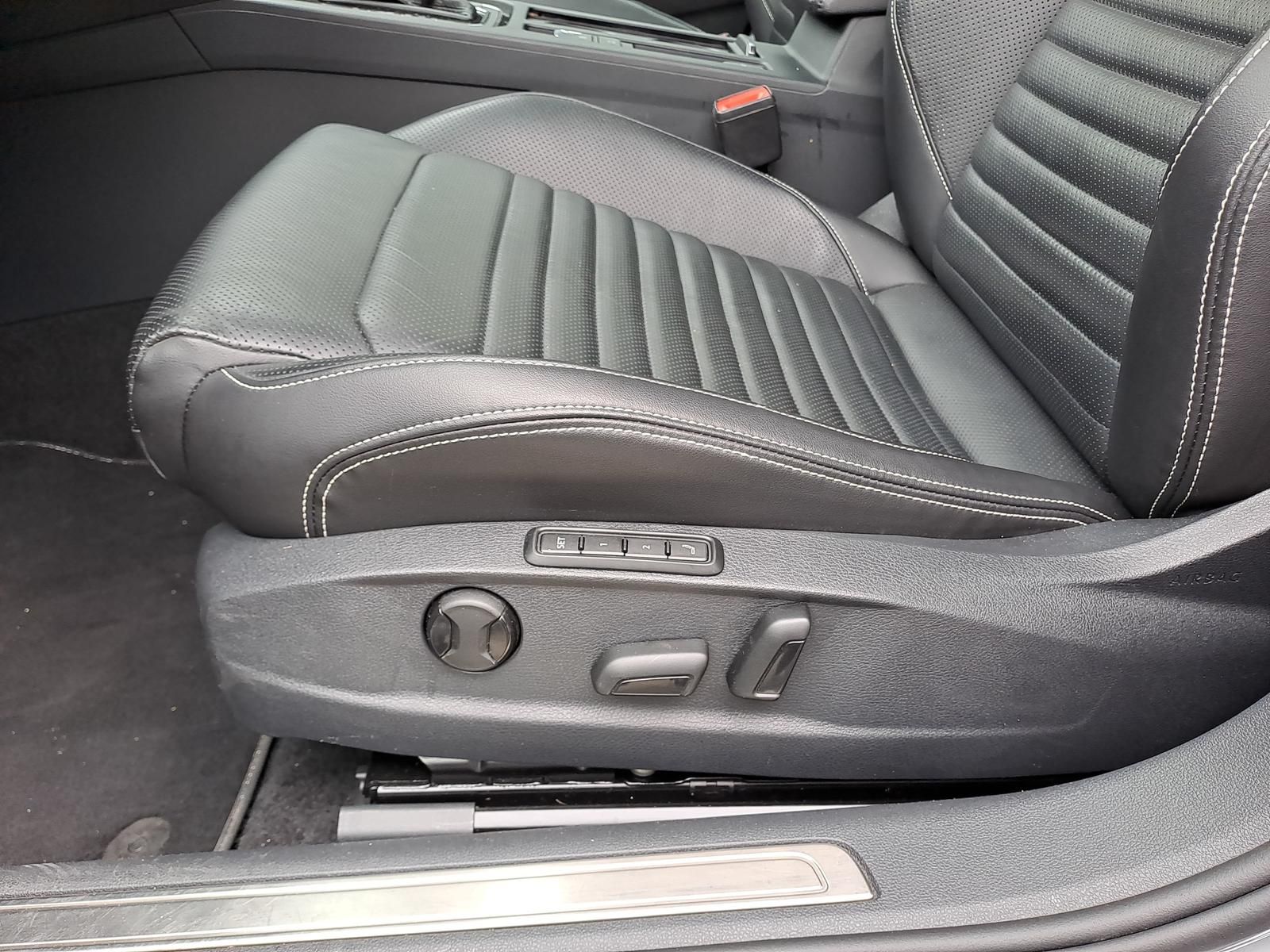 Volkswagen Passat Elegance 2.0 TDI+200PS+4M+Navi+RFK+Standh