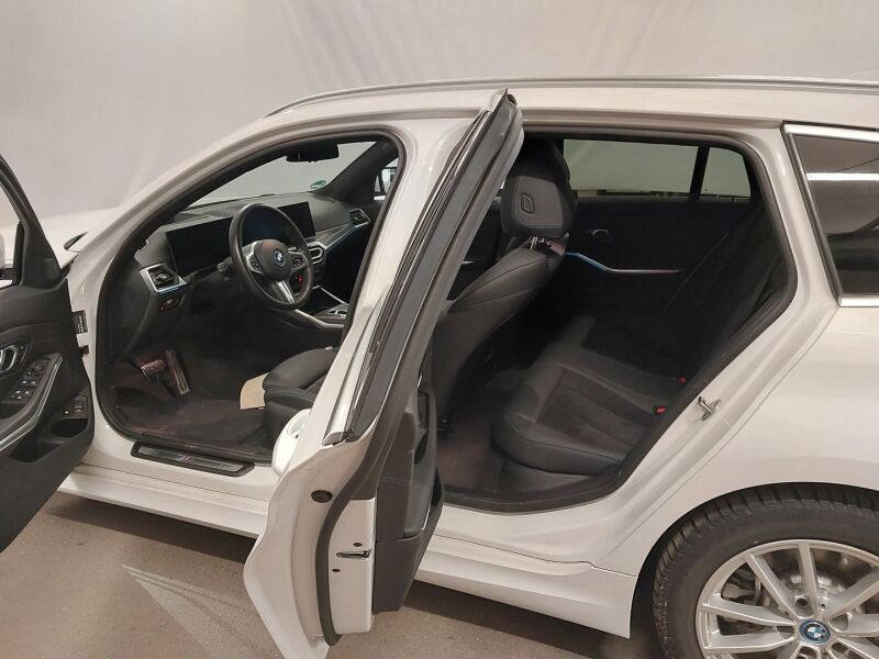 BMW 330e Aut. M Sportpaket - Samsaru's Car Outlet