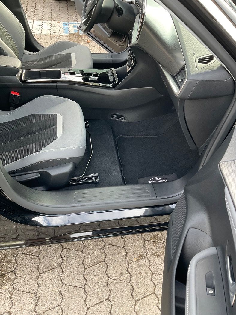 Opel Mokka e Elegance - Samsaru's Car Outlet