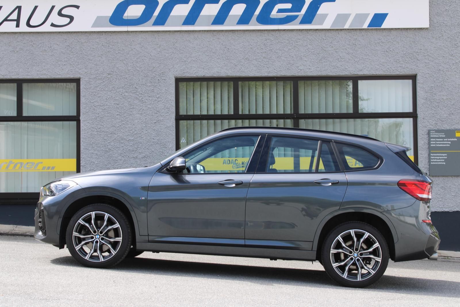BMW X1 xDrive 20 i M Sportpaket - Samsaru's Car Outlet