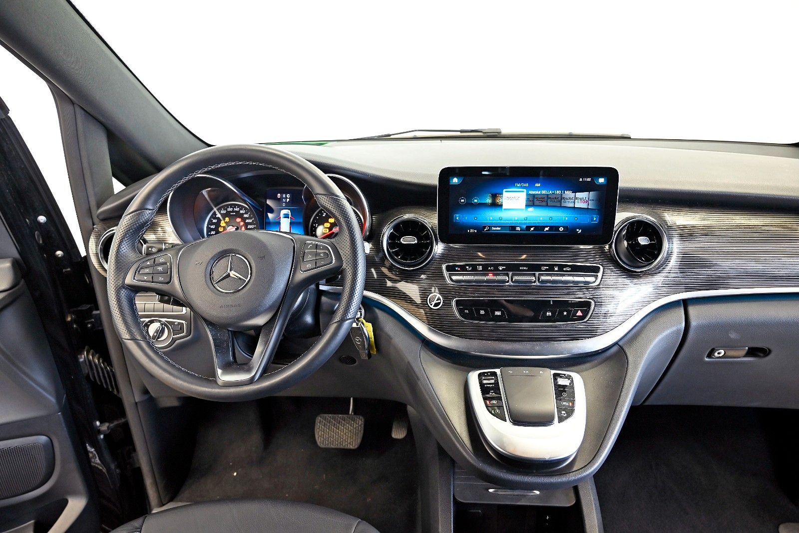 Mercedes-Benz V 300 d 4x4 AVANTGARDE - Samsaru's Car Outlet