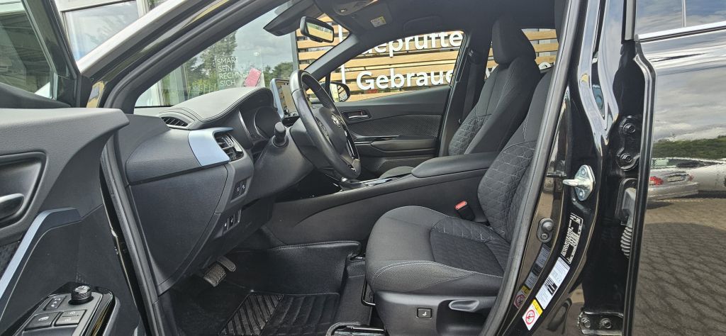 Toyota C-HR 2.0 Hybrid Team Deutschland - Samsaru's Car Outlet