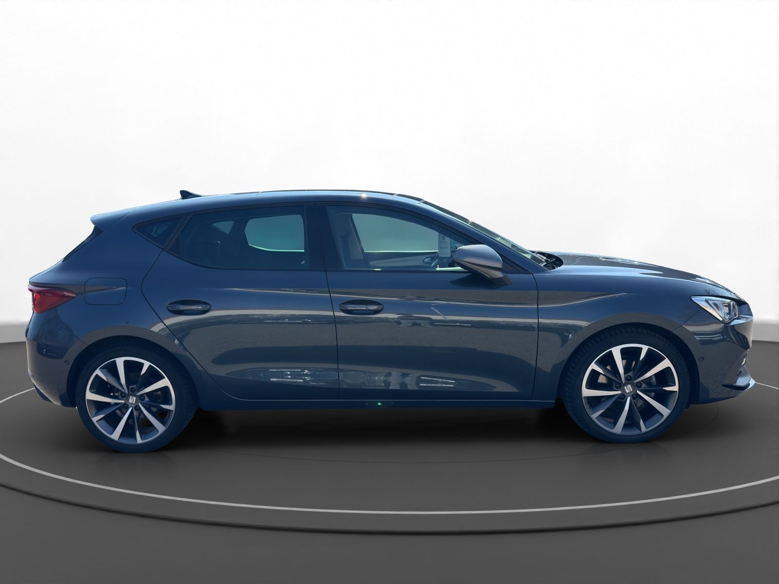 Seat Leon 2.0 TDI FR AHK Pano LED LM 18" Navi PDC vo+