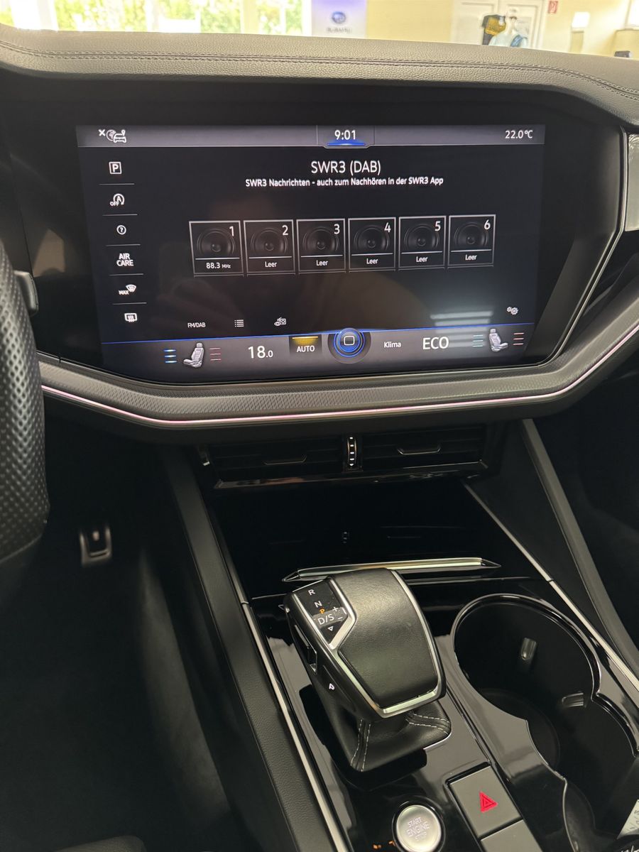 Volkswagen Touareg R-Line 4Motion - Samsaru's Car Outlet
