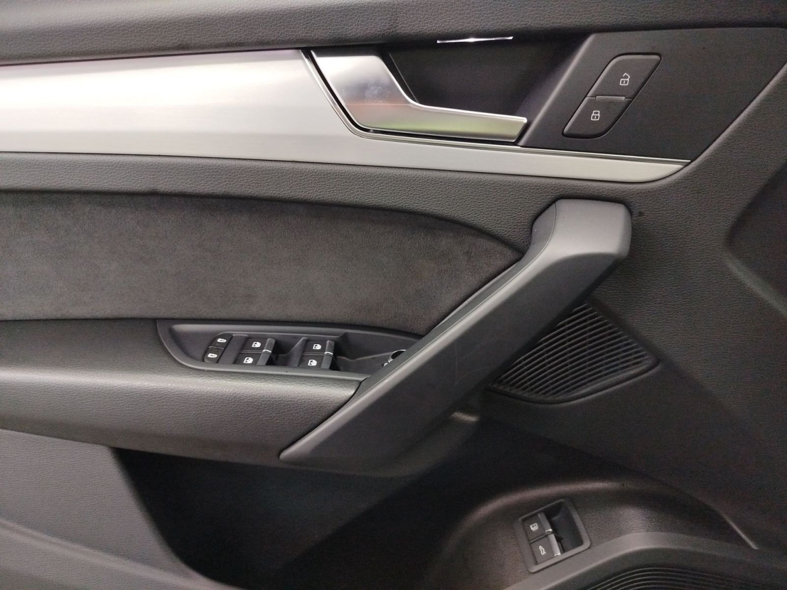 Audi Q5 50 TFSI e quattro S tronic - Samsaru's Car Outlet