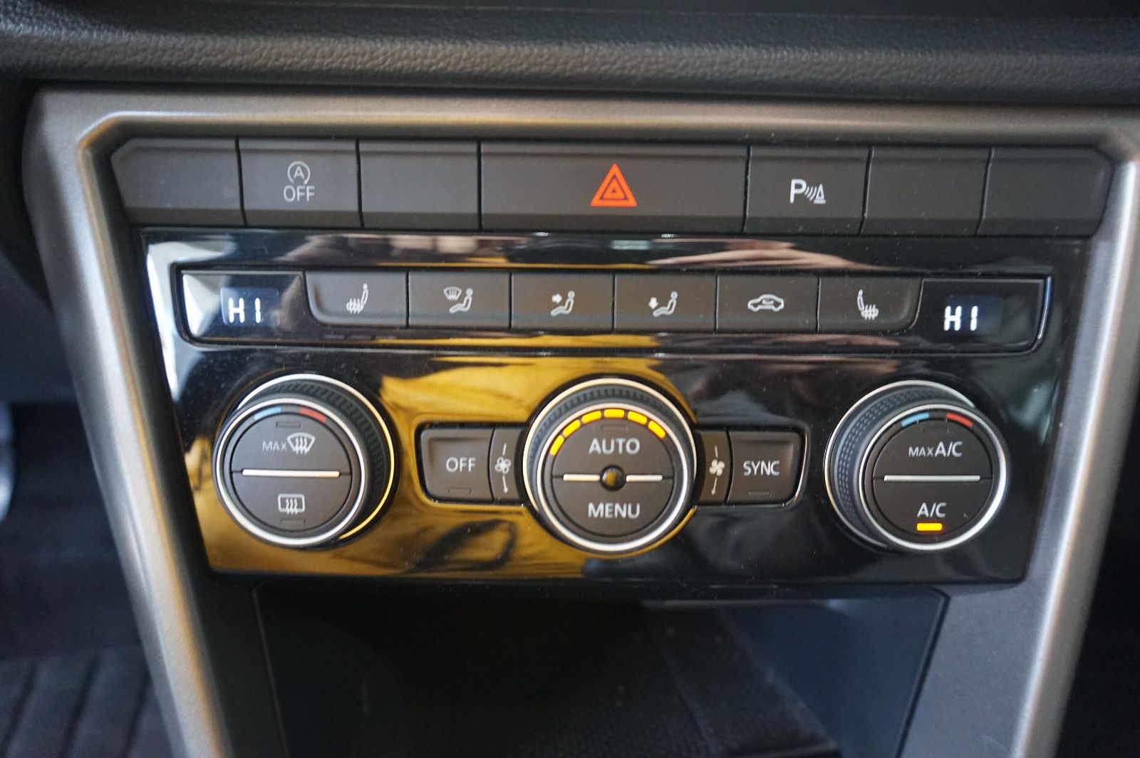 Volkswagen T-Roc Style - Samsaru's Car Outlet