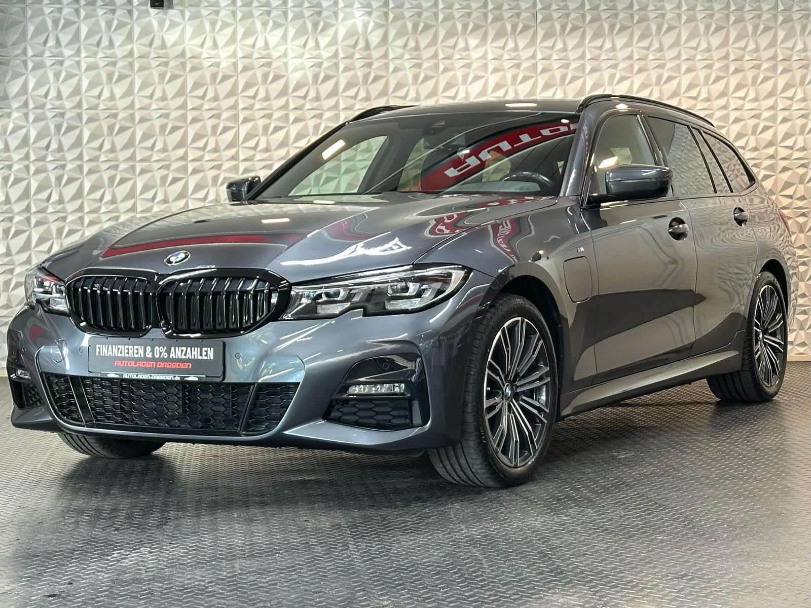 BMW 330e Touring M SPORT PAKET - Samsaru's Car Outlet