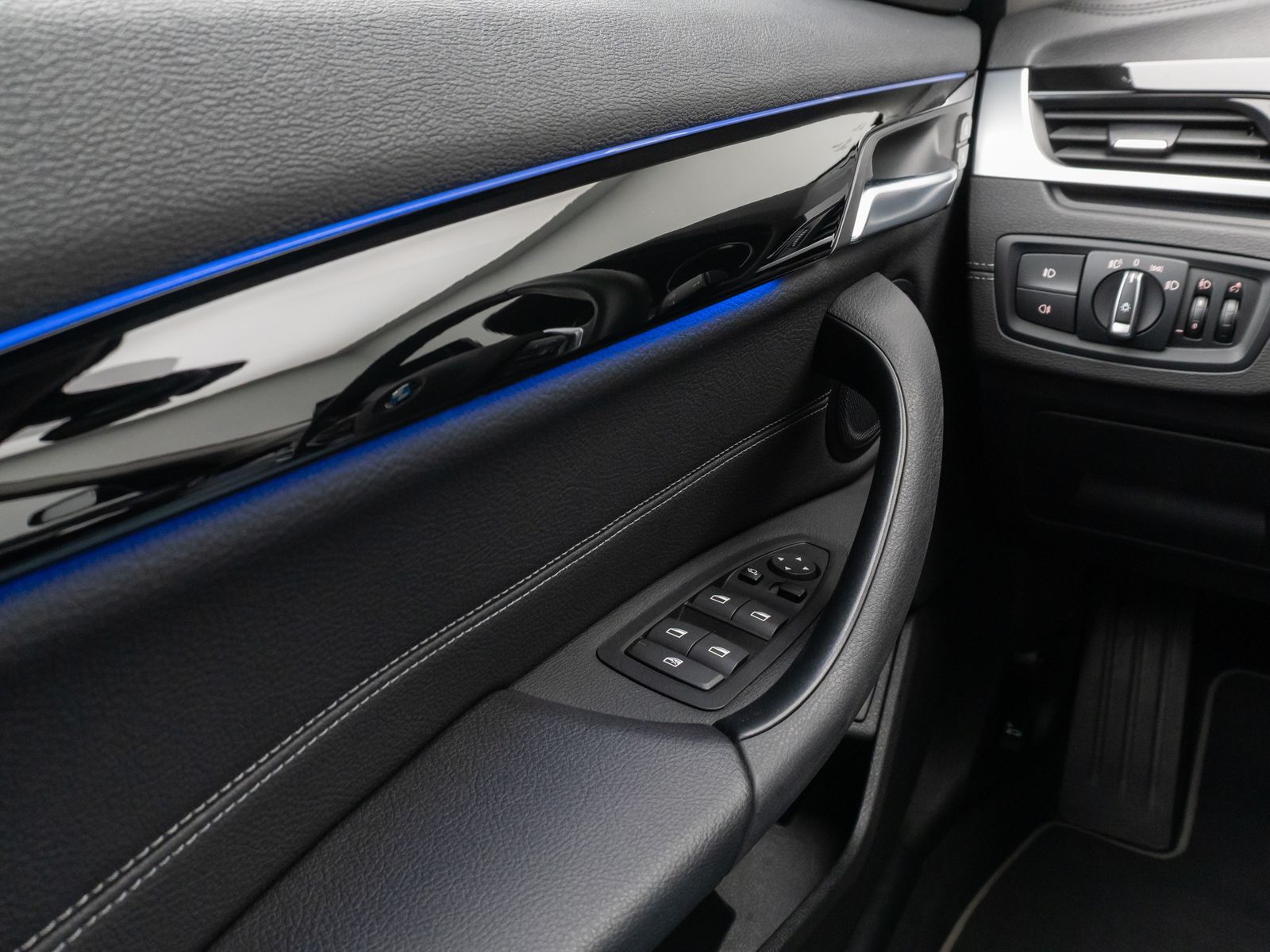 BMW X1 xD20i Sport Line - Samsaru's Car Outlet