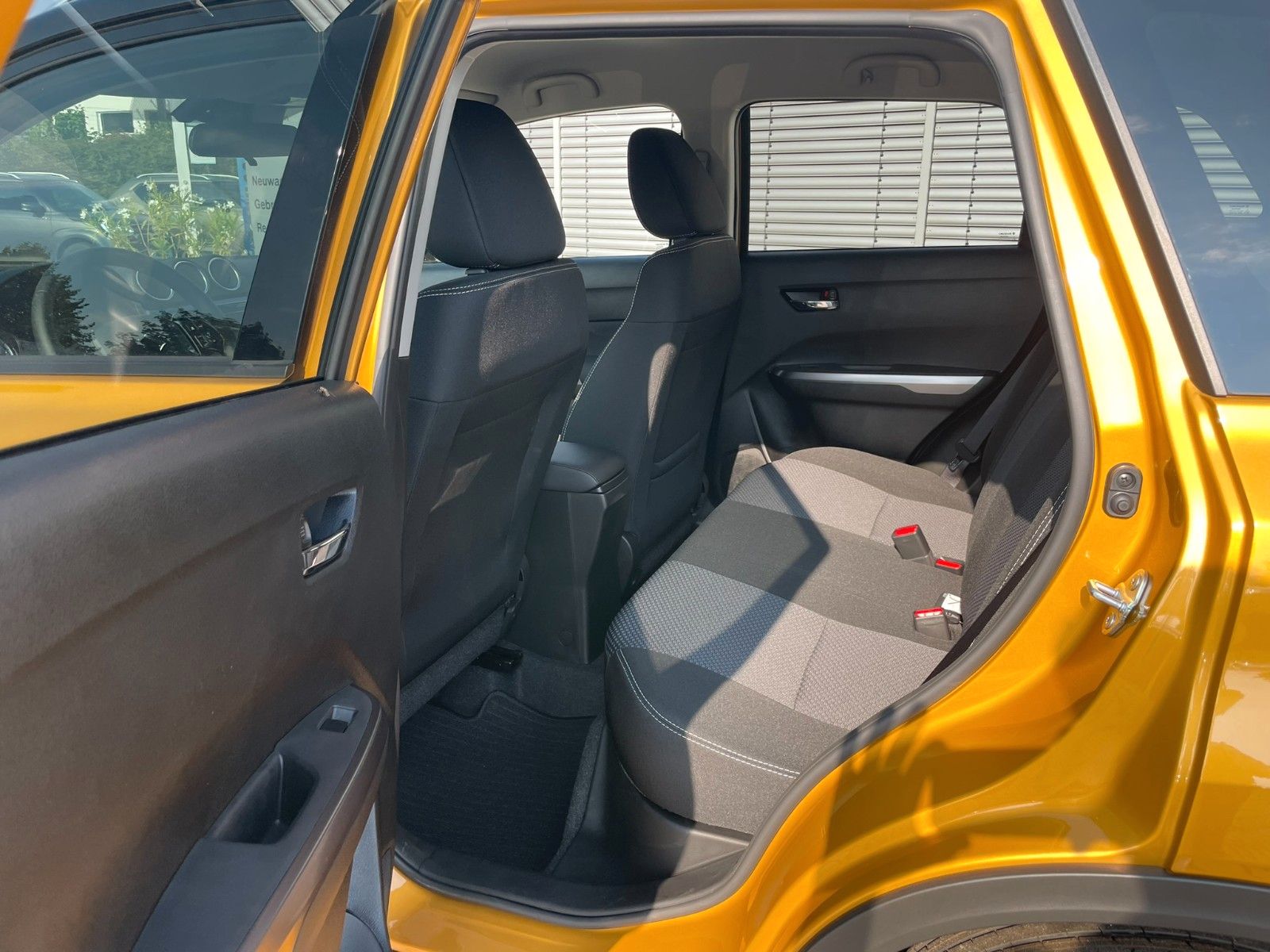 Suzuki Vitara 1.5 Hybrid Comfort - Samsaru's Car Outlet
