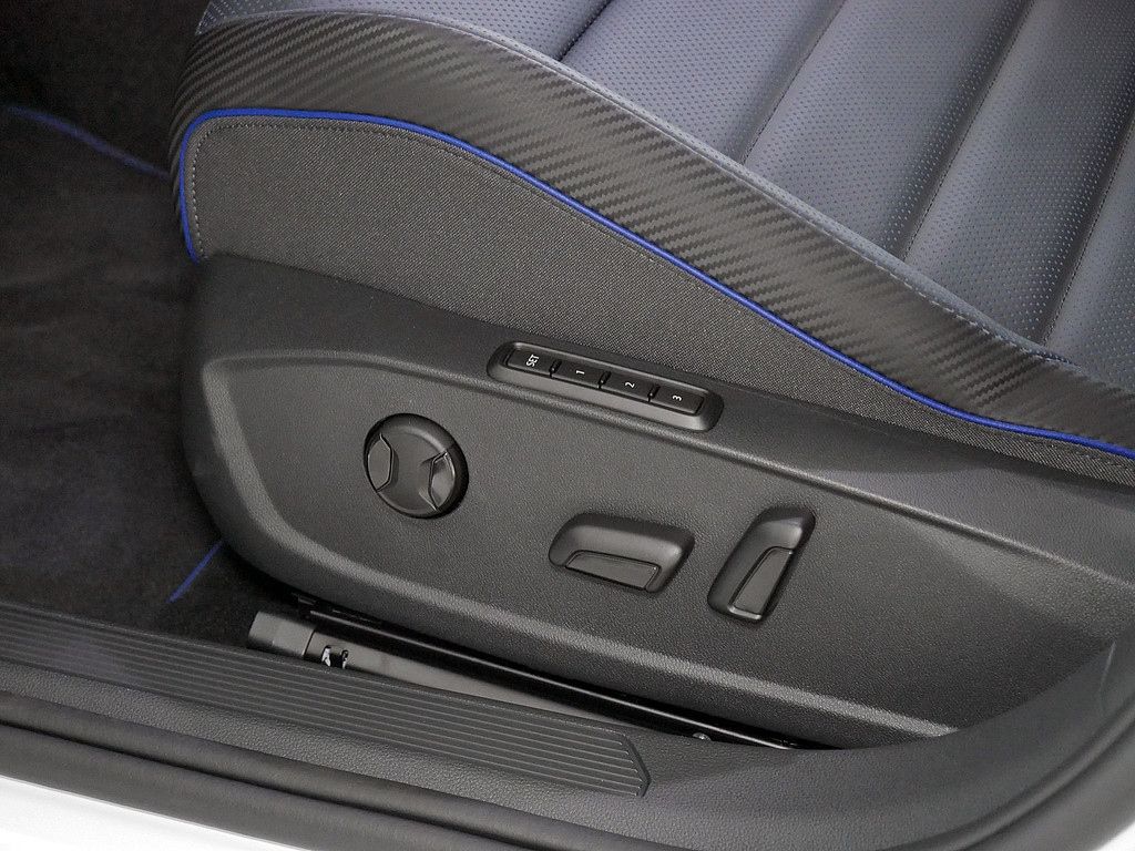 Volkswagen Golf R Black Edition 4Motion DSG PANO AHK MATRIX