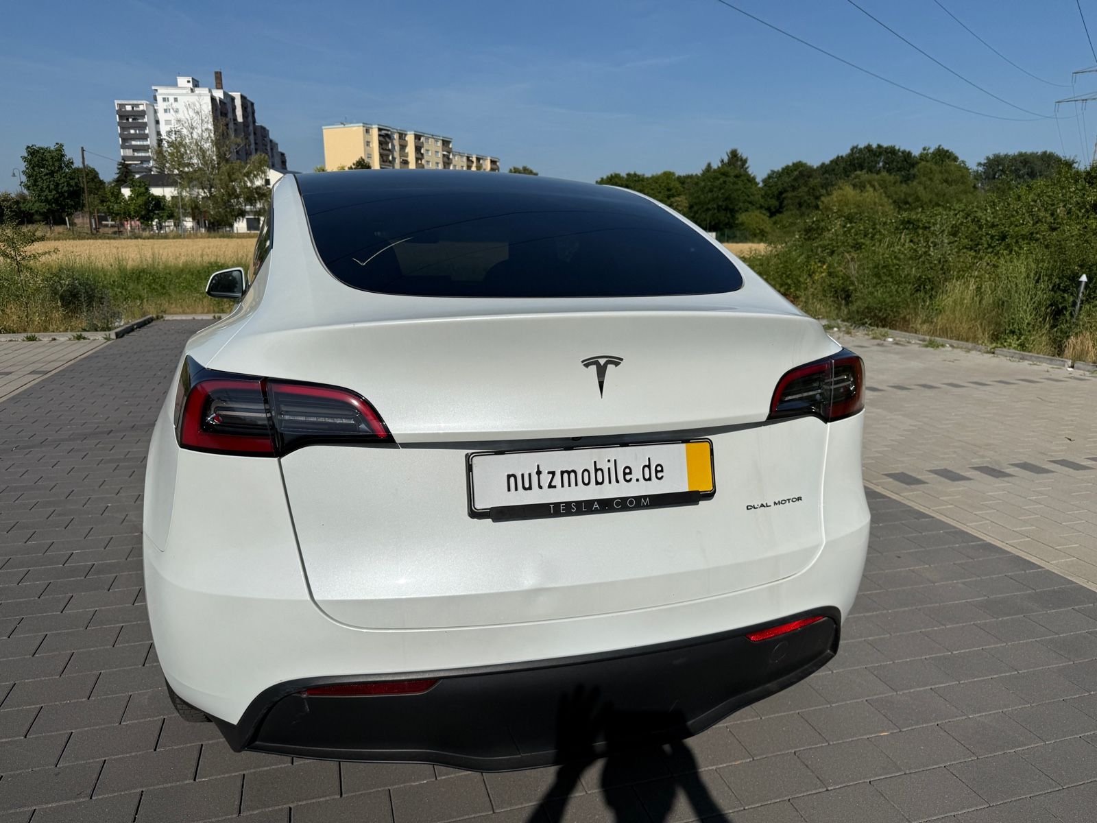 Tesla Model Y Long Range Dual AWD 8-fach bereift HW3