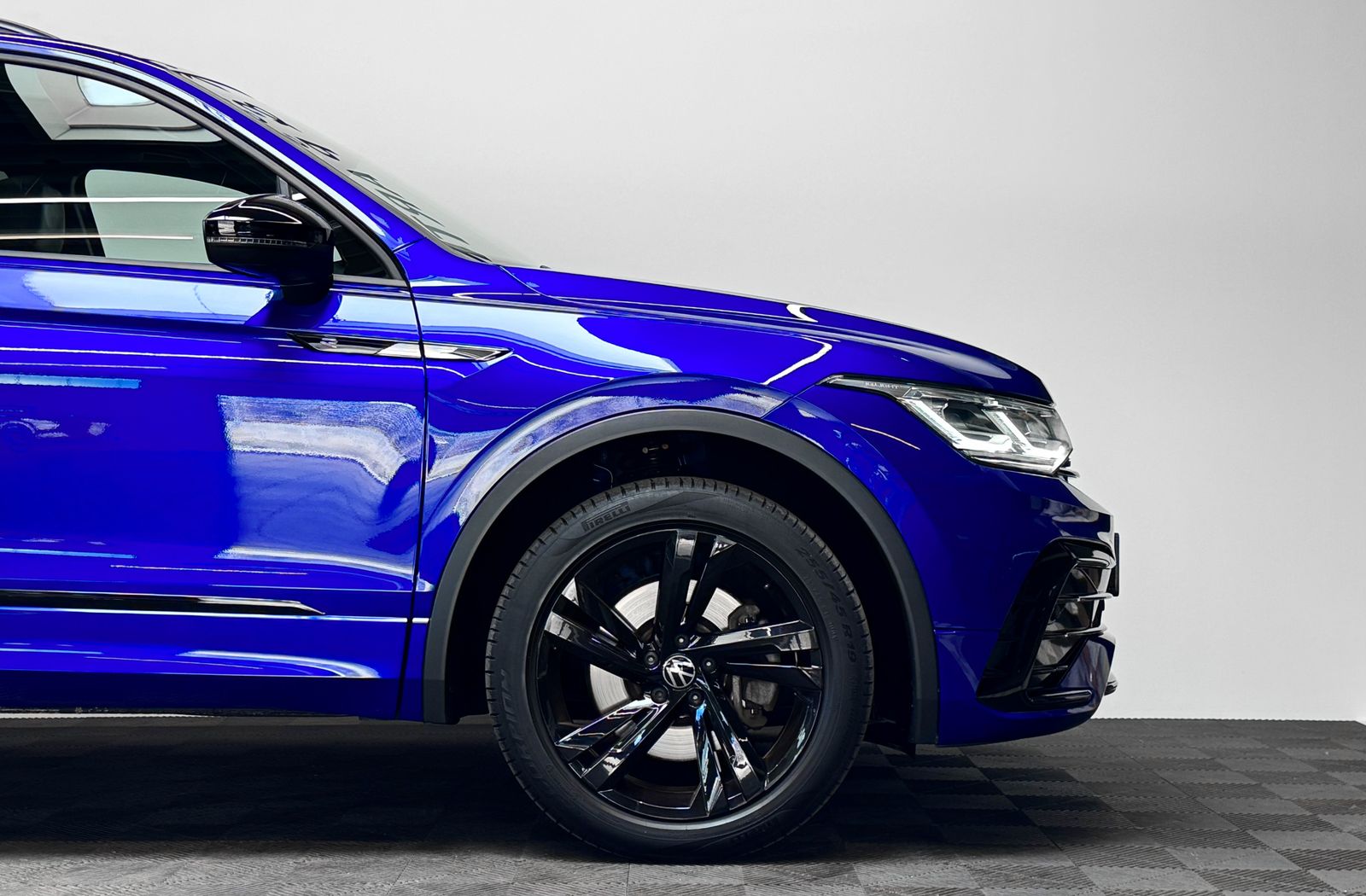 Volkswagen Tiguan R-Line 4M - Samsaru's Car Outlet