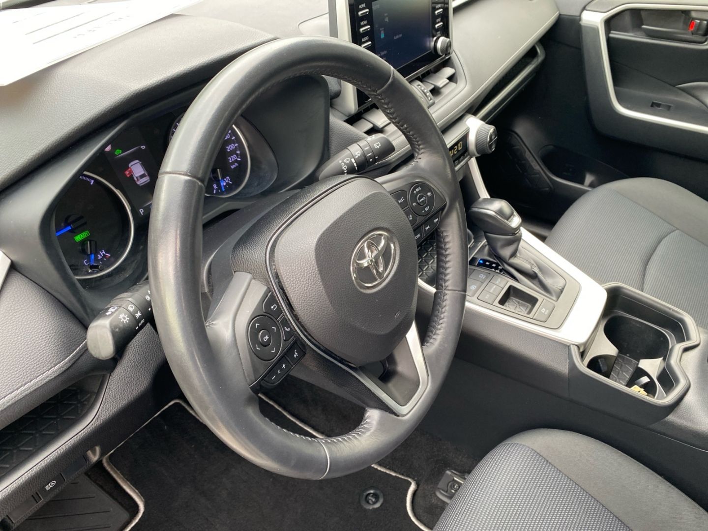 Toyota RAV 4 2.5 Hybrid 4x2 - Samsaru's Car Outlet