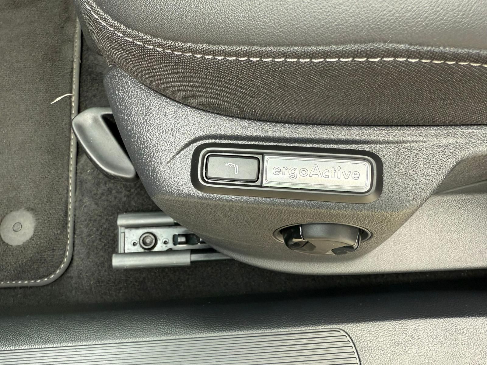Volkswagen T-Roc 2.0 TDI R-Line - Samsaru's Car Outlet