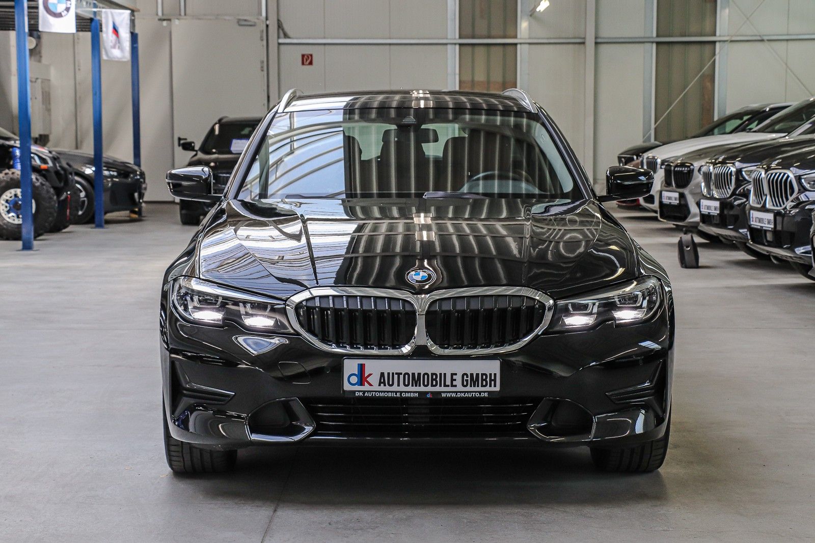 BMW 330i Touring Advantage - Samsaru's Car Outlet