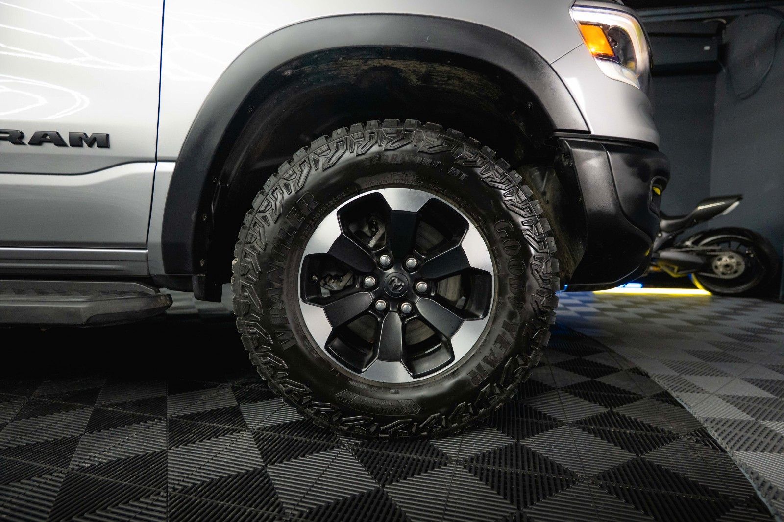 Dodge RAM 5.7 V8 HEMI 4x4 REBEL OFFROAD  AXLE LOCK 19%