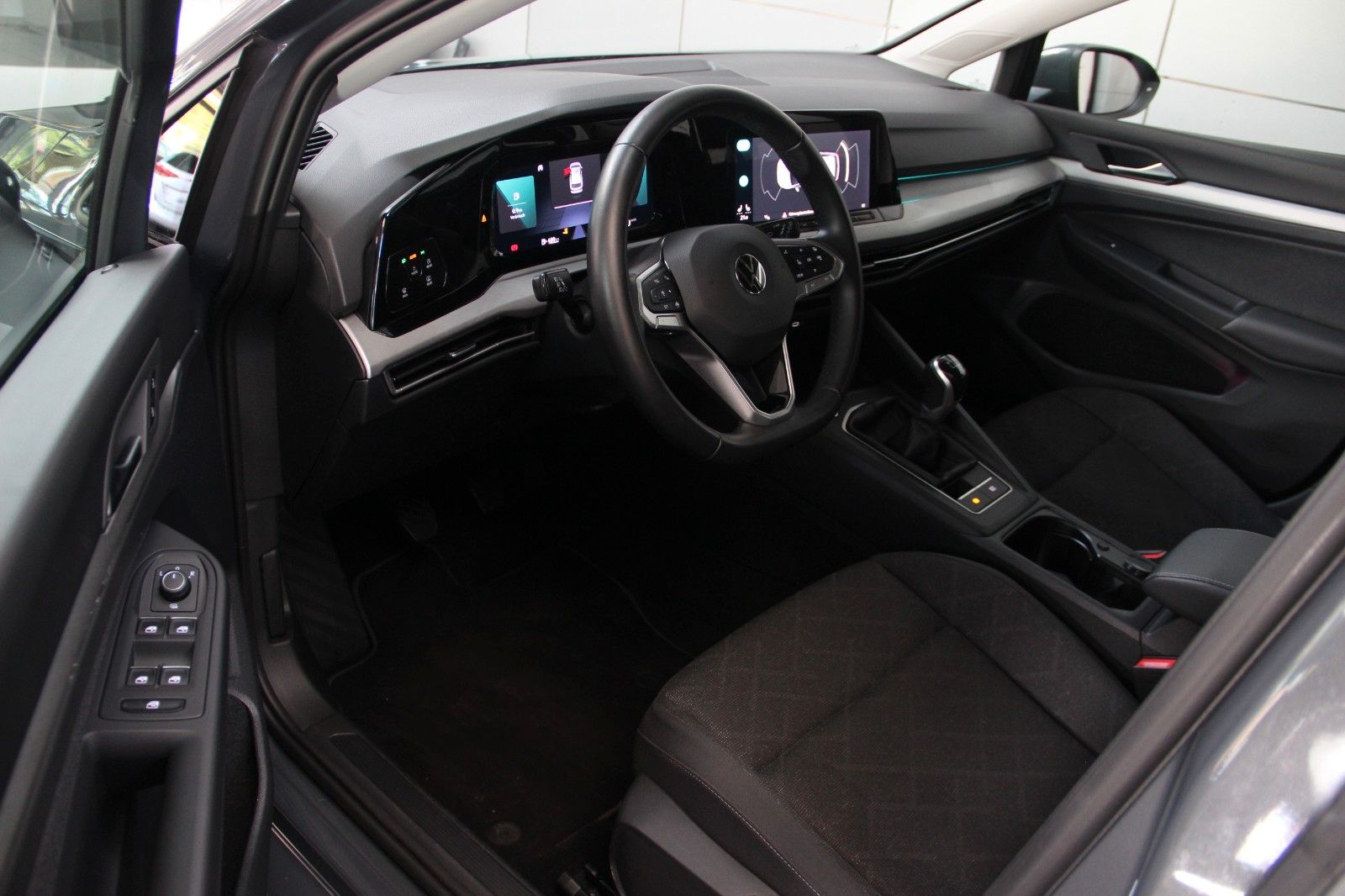 Volkswagen Golf 8 Life 1.5 TSI - Samsaru's Car Outlet