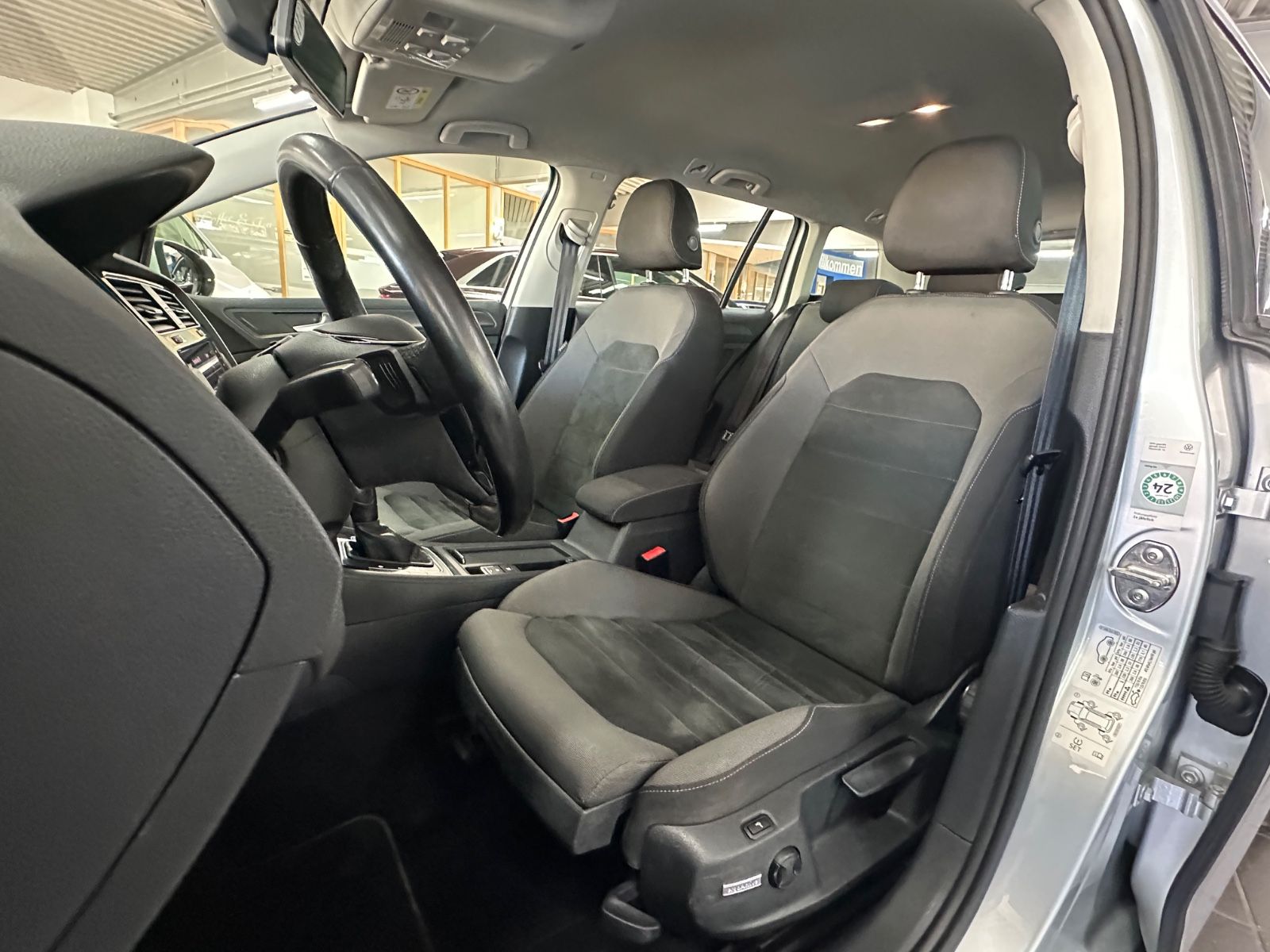 Volkswagen Golf VII 2.0 TDI Var. Comfortline - Samsaru's Car Outlet