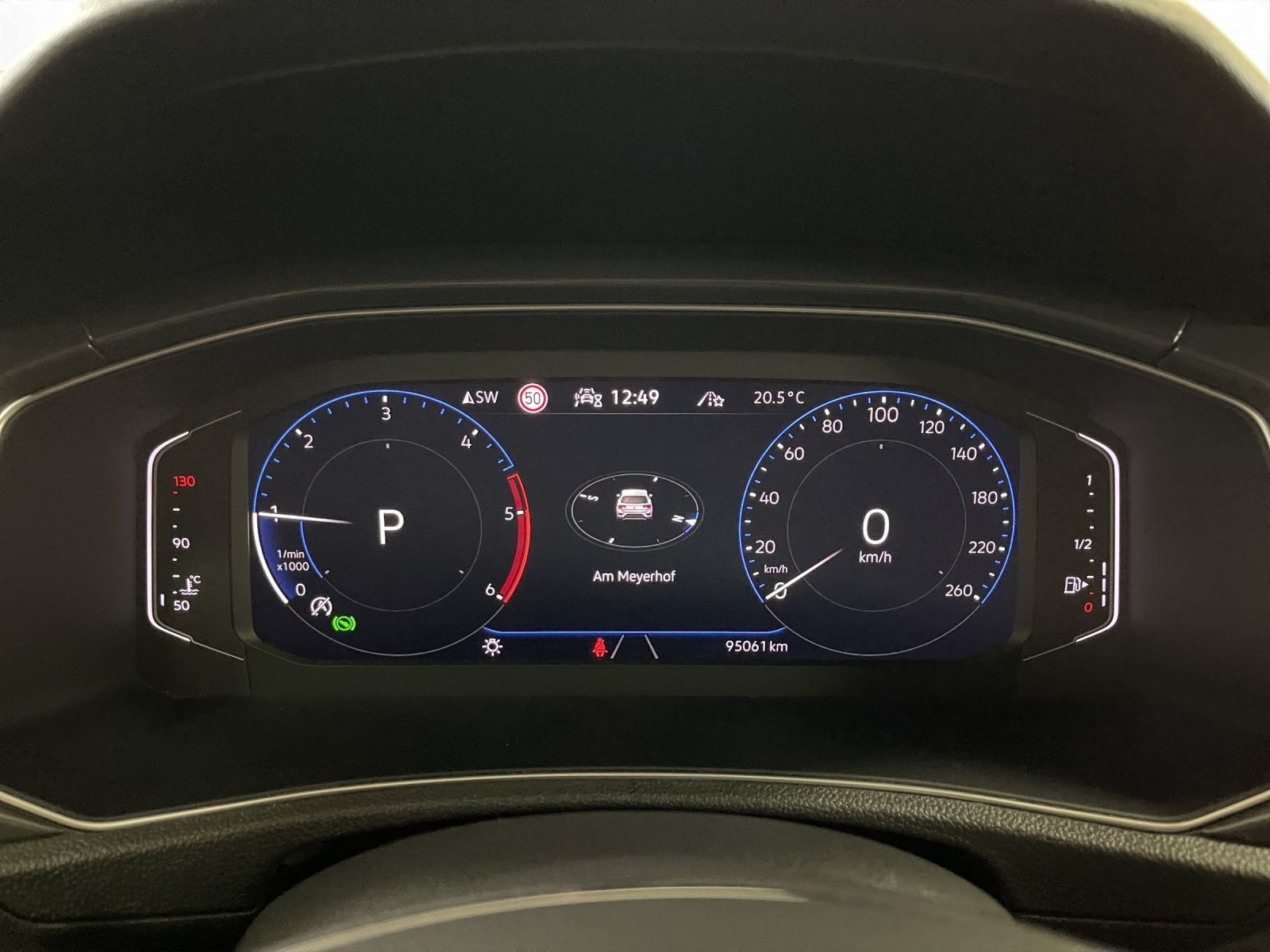 Volkswagen T-Roc 2.0 TDI R-line - Samsaru's Car Outlet