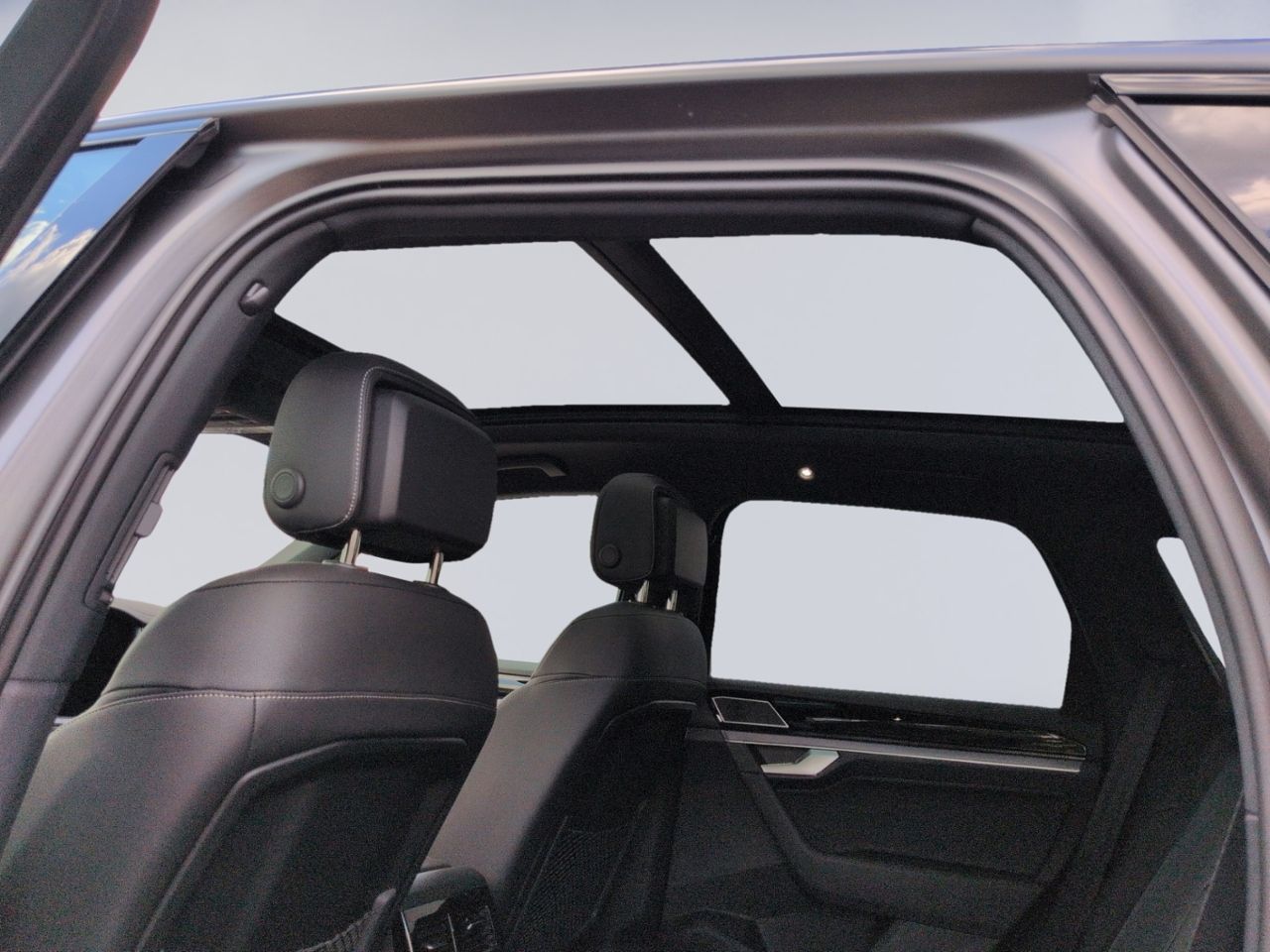 Volkswagen Touareg R-Line V6 TDI 4MO MATT+STHZ+LUFT+PANO+22