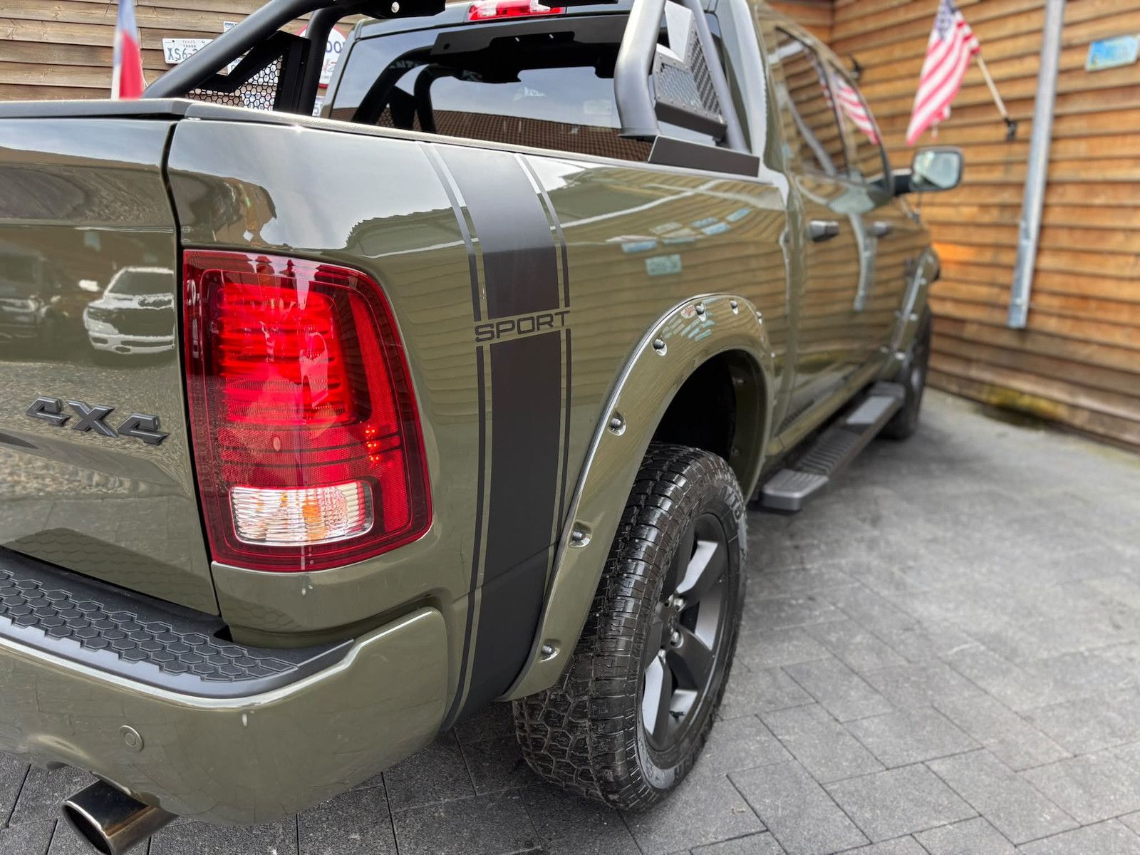Dodge RAM 1500 5,7L Warlock 4x4 LEDER AHK LPG