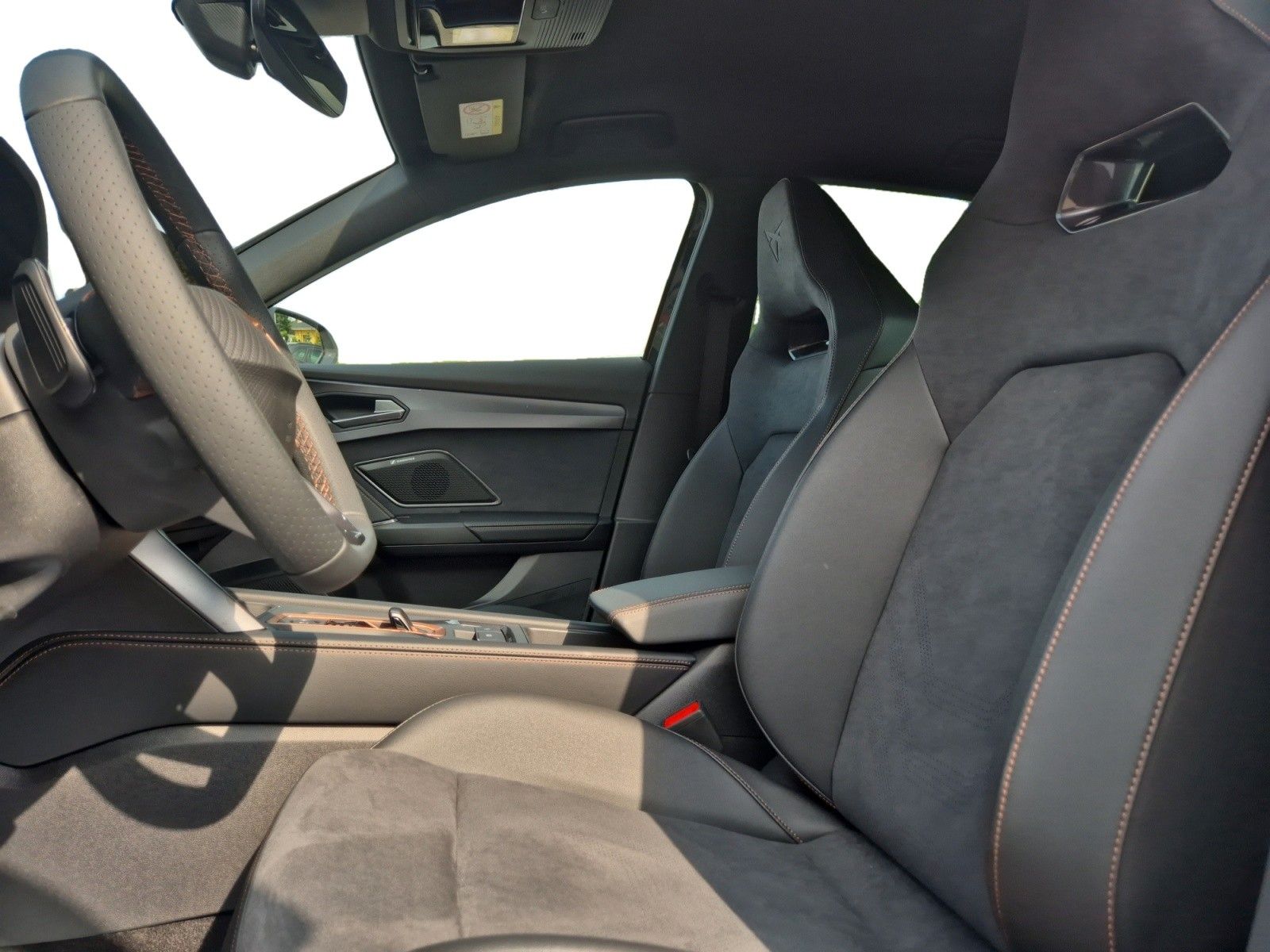 Cupra Formentor 1.5 eTSI - Samsaru's Car Outlet